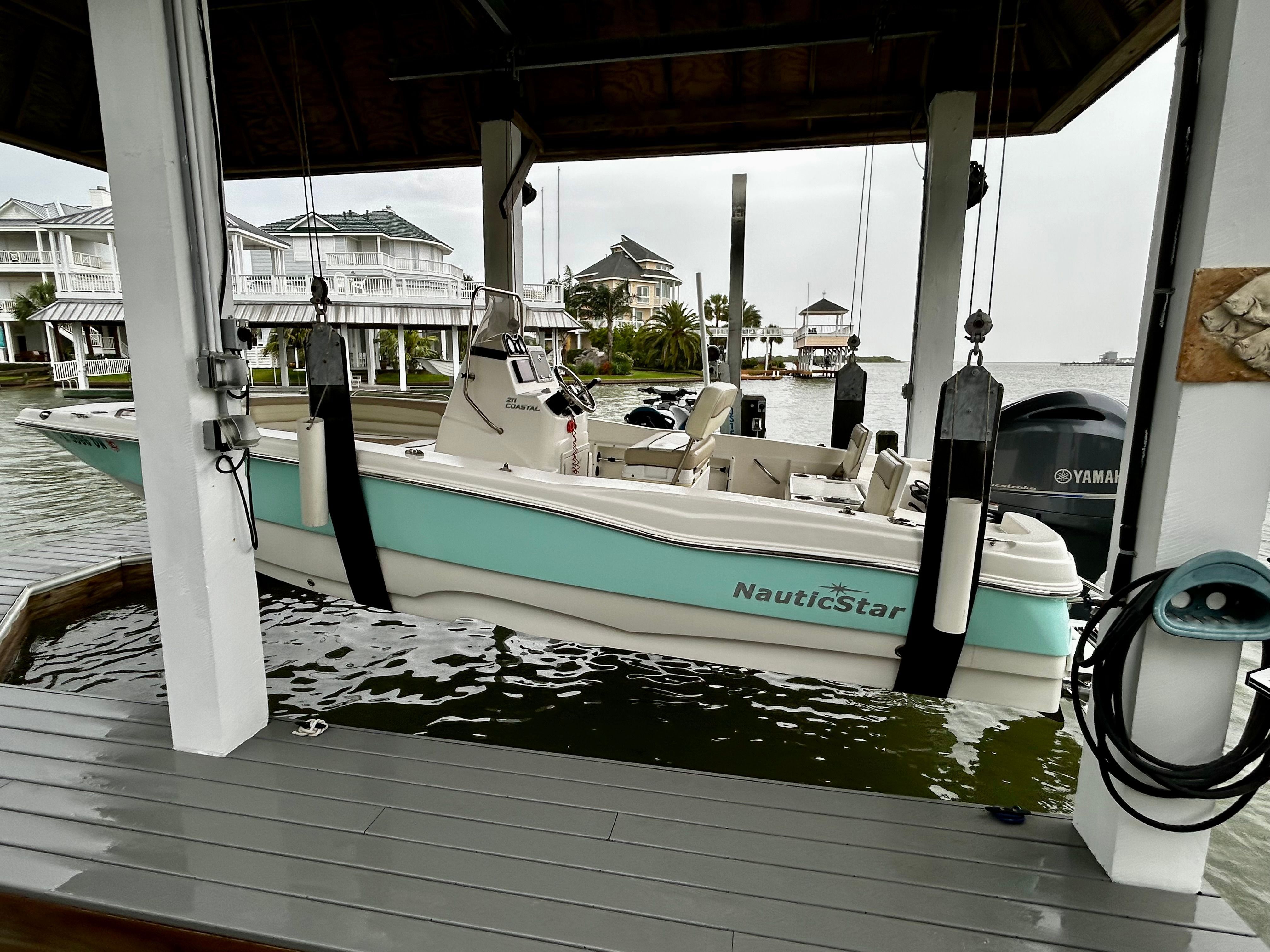 2016 NauticStar 211 Coastal - 8