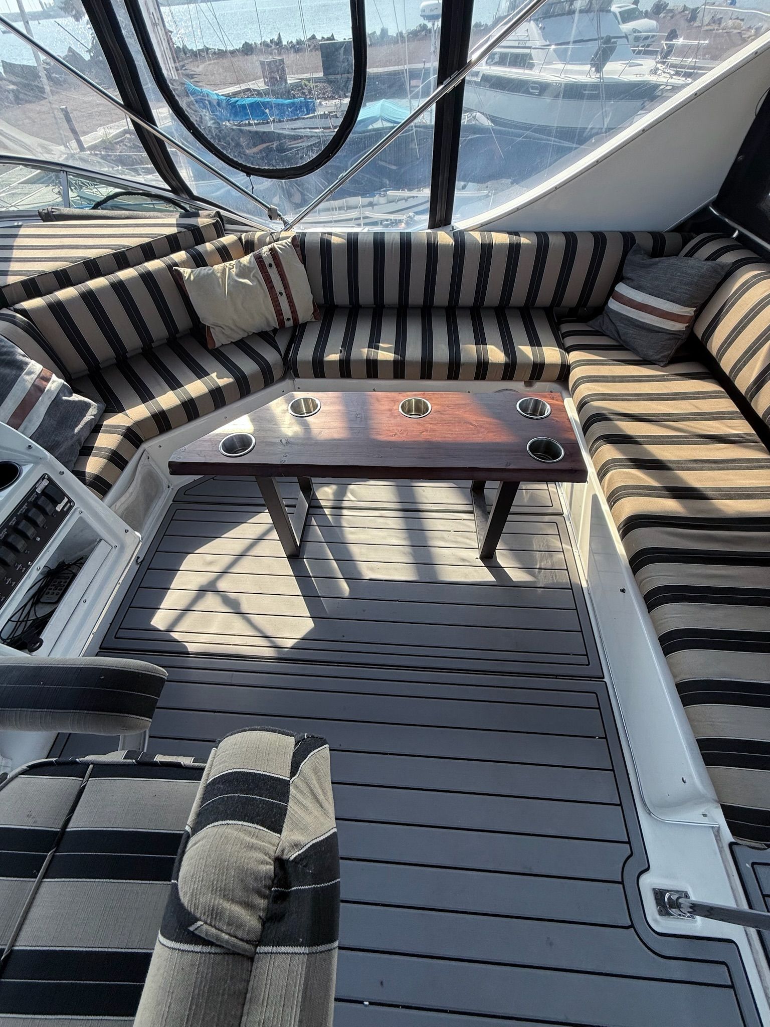 1996 Bayliner 3988 Motoryacht - 9