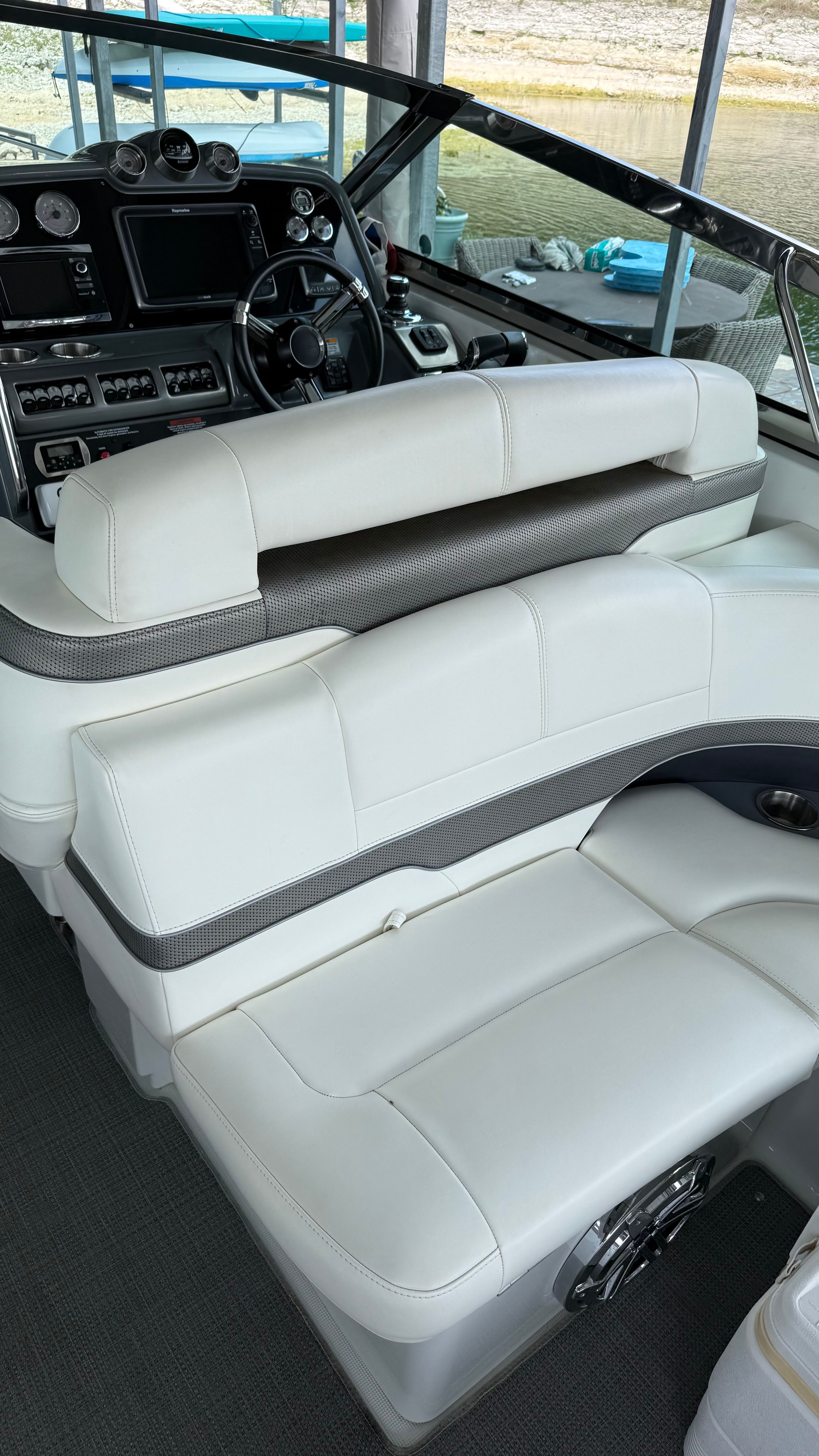 2015 Formula 370 Super Sport - 11