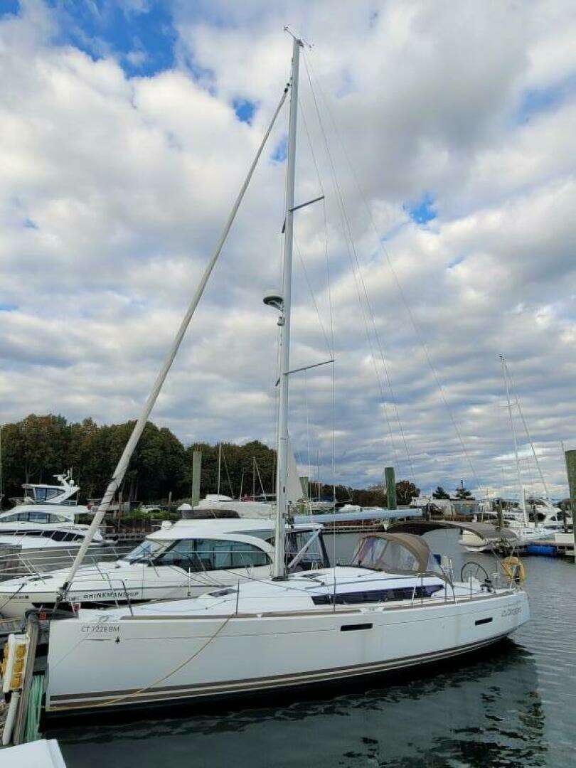 2014 Jeanneau 379 - Image 5