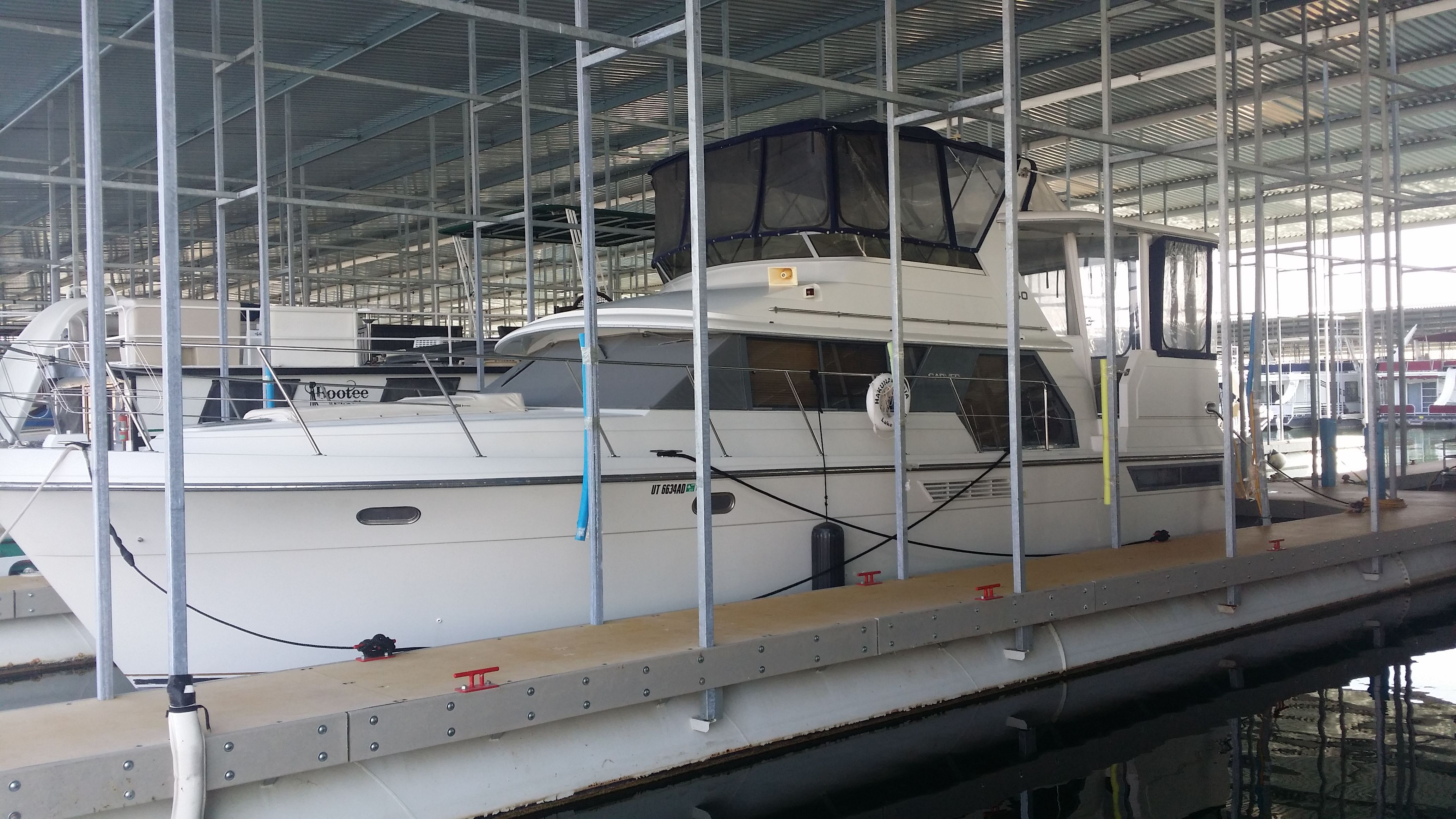 1995 Carver 440 Aft Cabin Motor Yacht