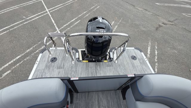 2026 Bentley Pontoons BENTLEY BOLT With 150Hp Mercury Four-Stroke Motor - 30