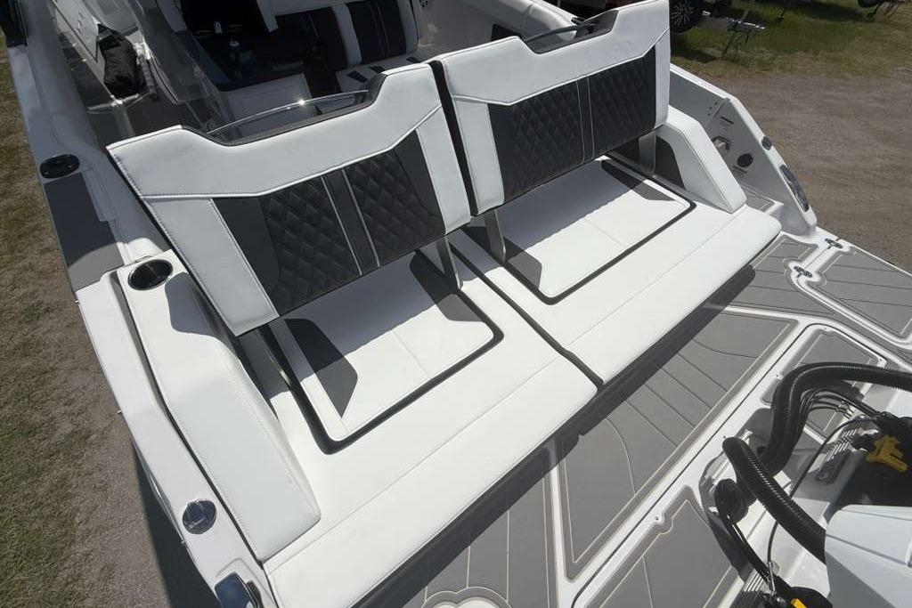 2026 Monterey Elite 30 OB boat with stylish seating and modern design.