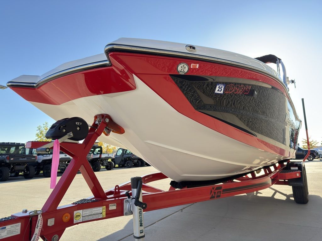 2019 MasterCraft XT22 - 67