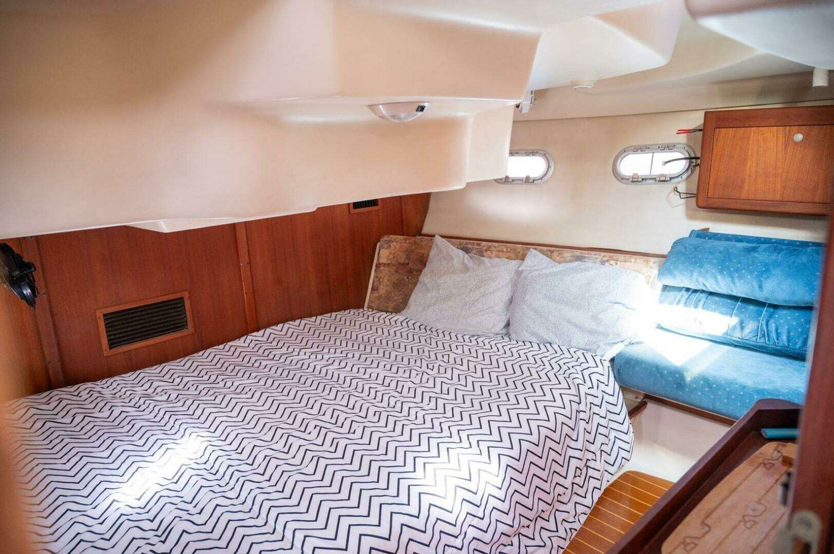 2001 Hunter 410 - Image 14