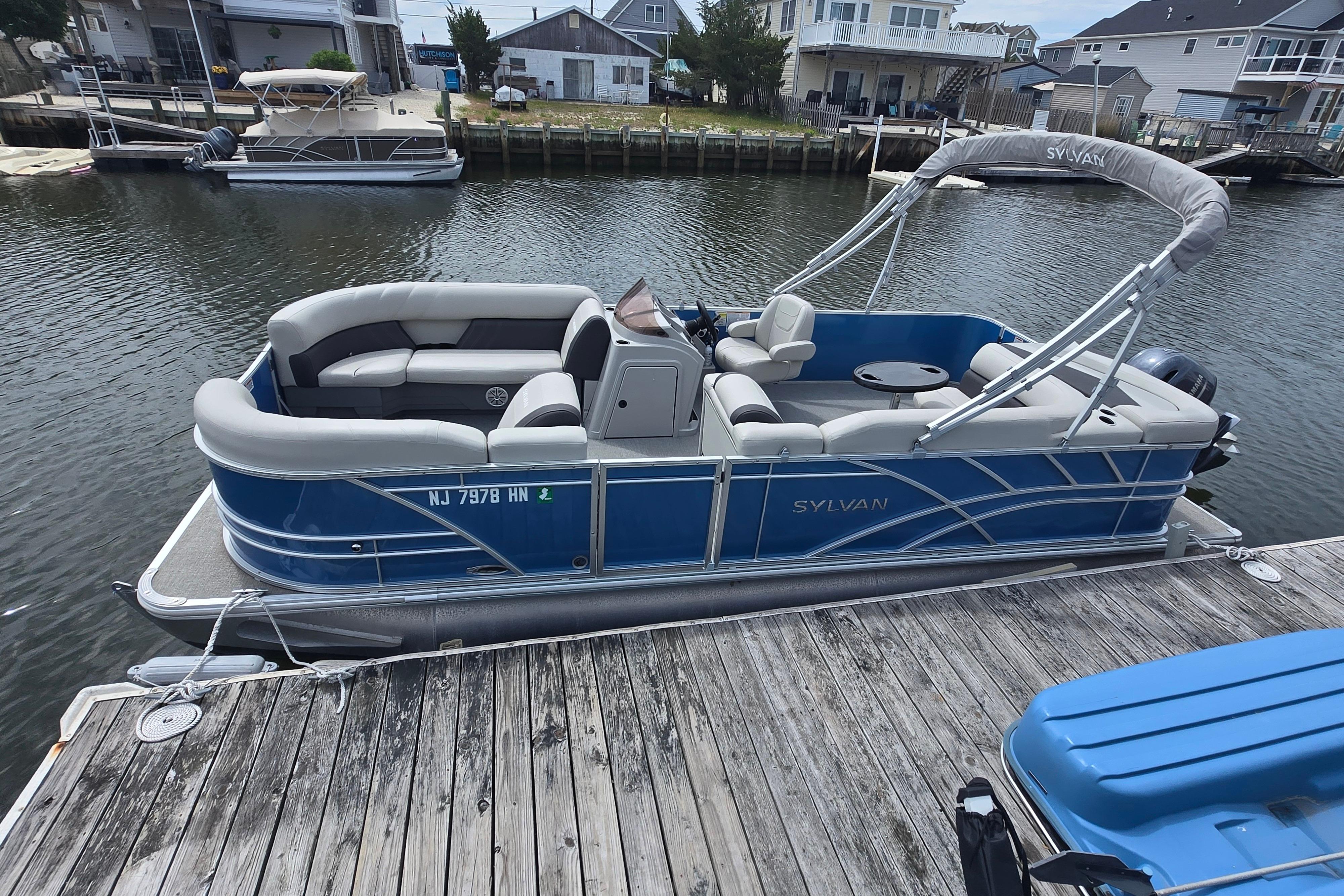 2022 Sylvan 8522 Mirage Cruise