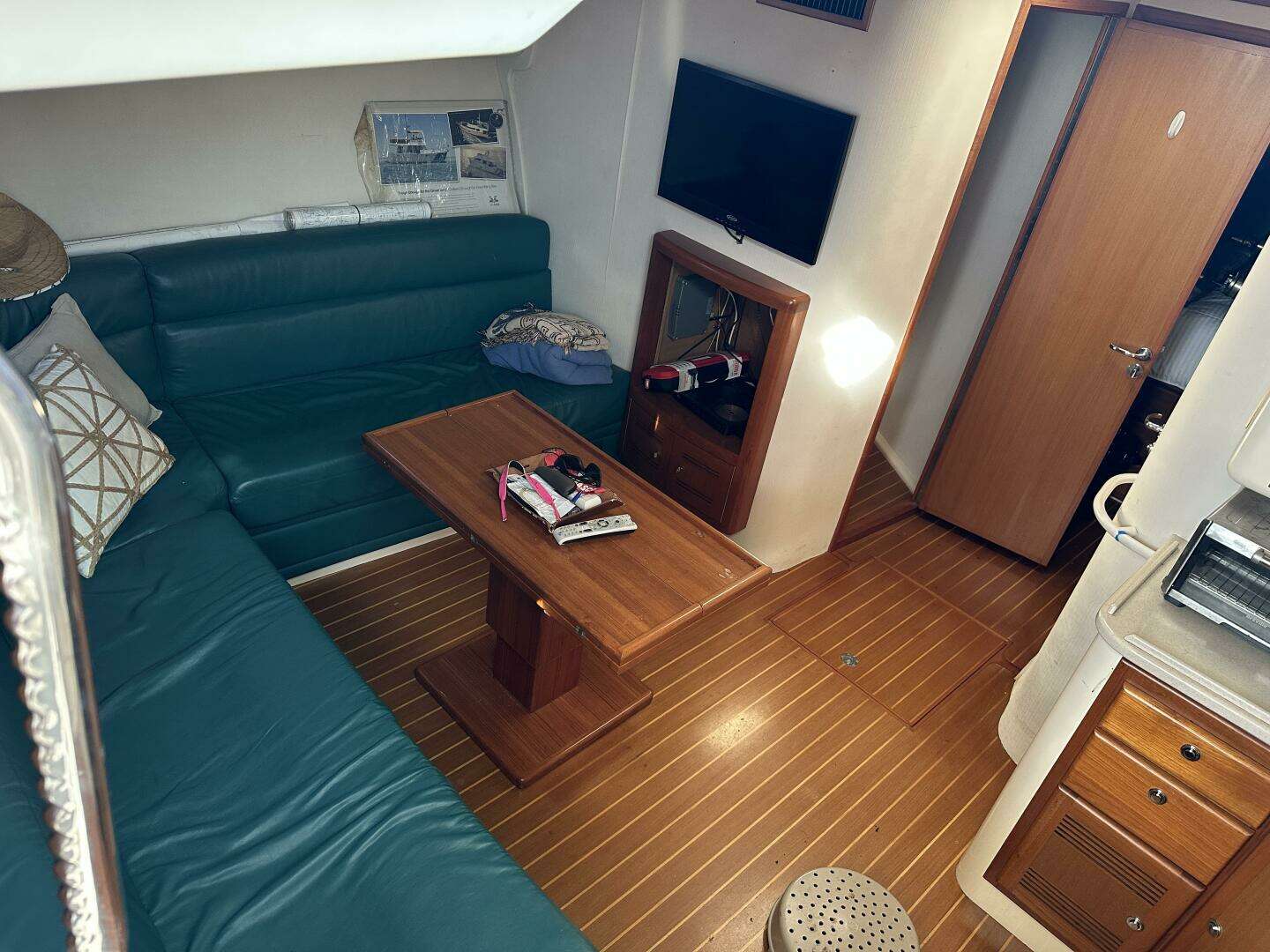 2000 Cabo 45 Express - Image 10