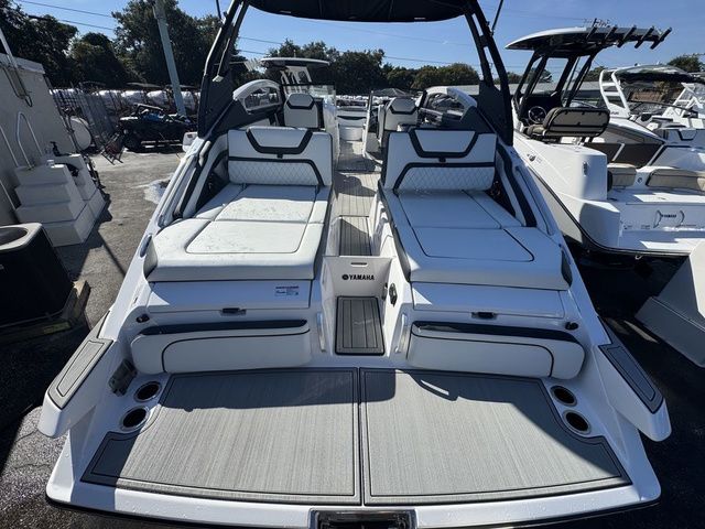 2025 Yamaha Boats 275SE - 3