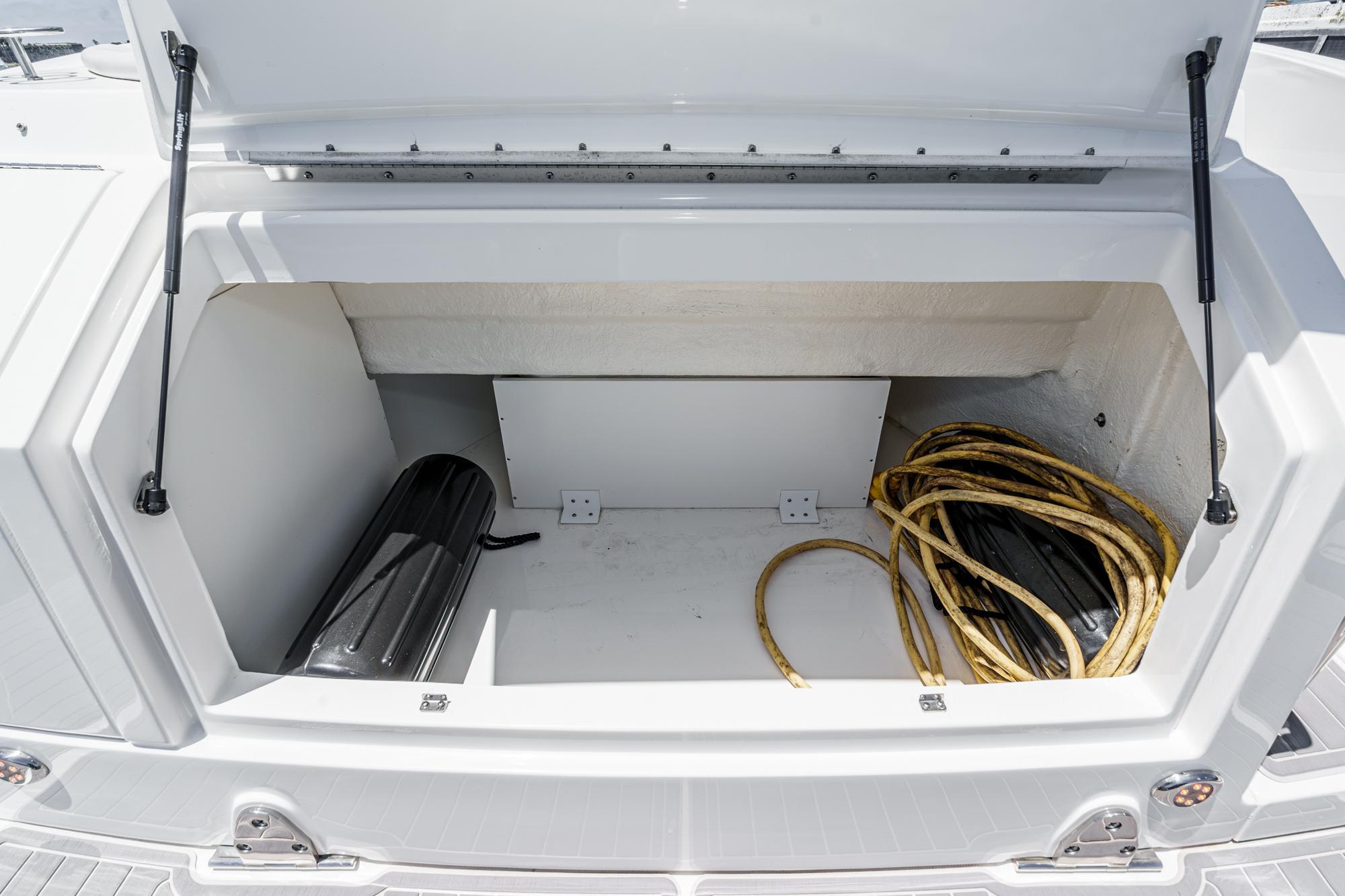 2024 Sea Ray Sundancer 320 Outboard - 47