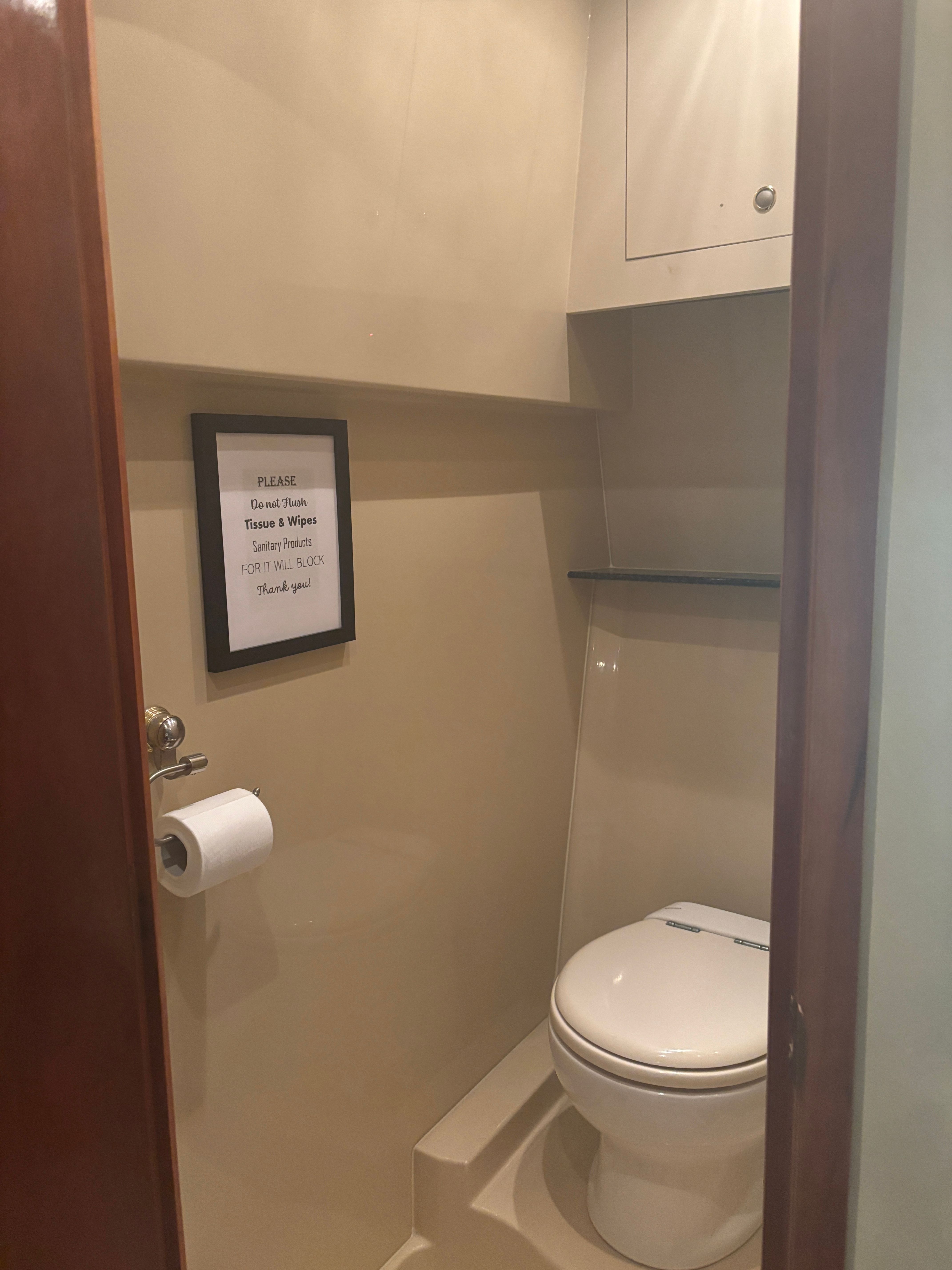2006 Cruisers Yachts 460 Express - 14