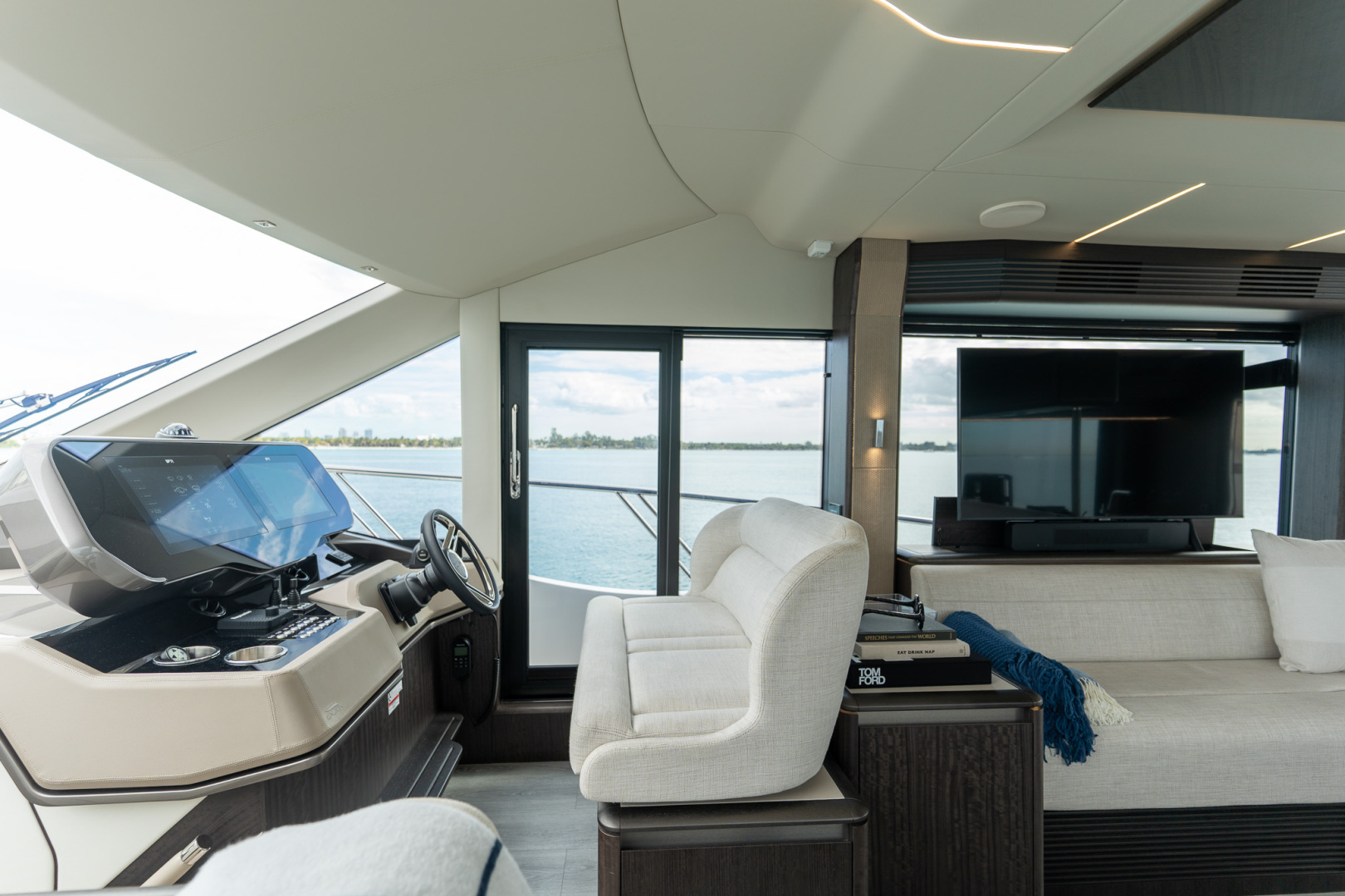 2025 Galeon 560 FLY - Image 32
