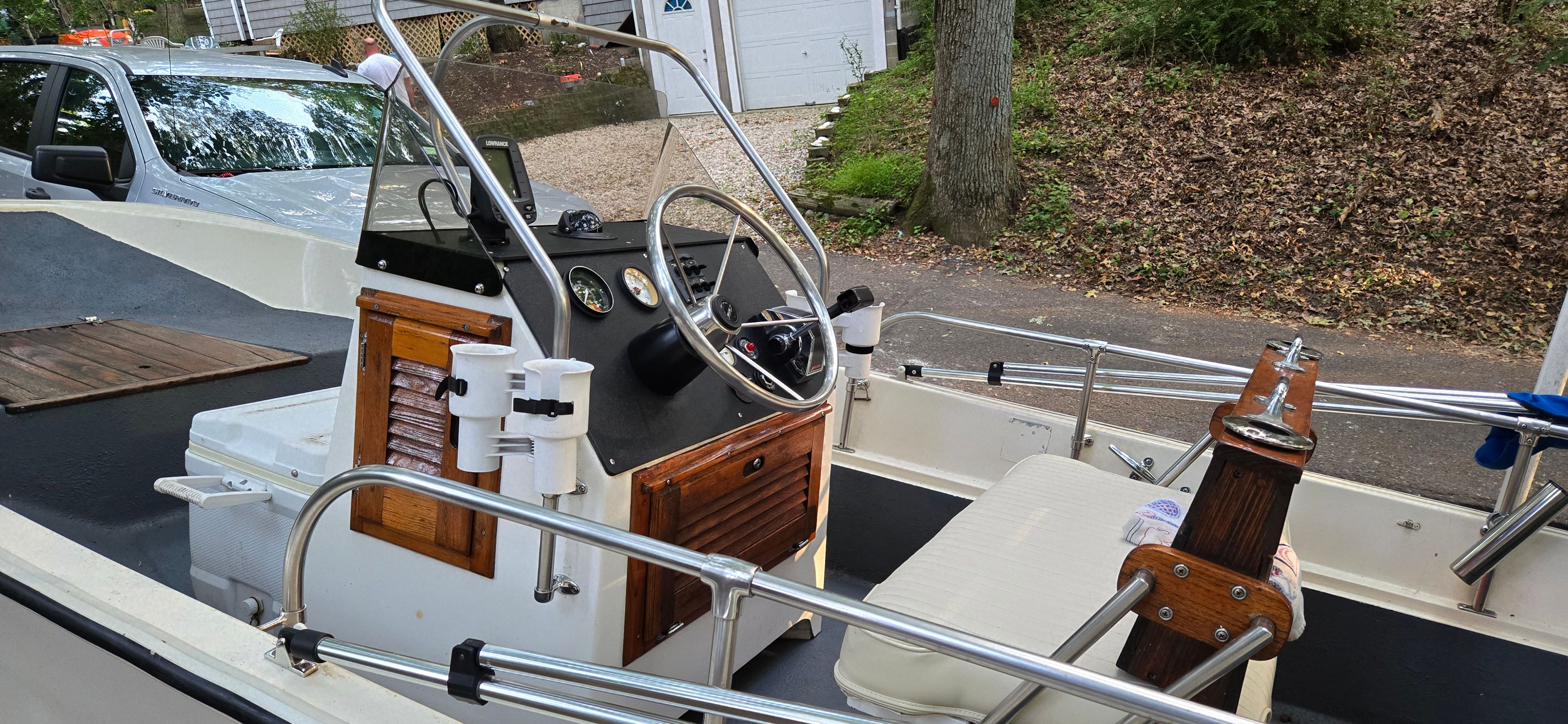 1981 Boston Whaler Montauk - 4