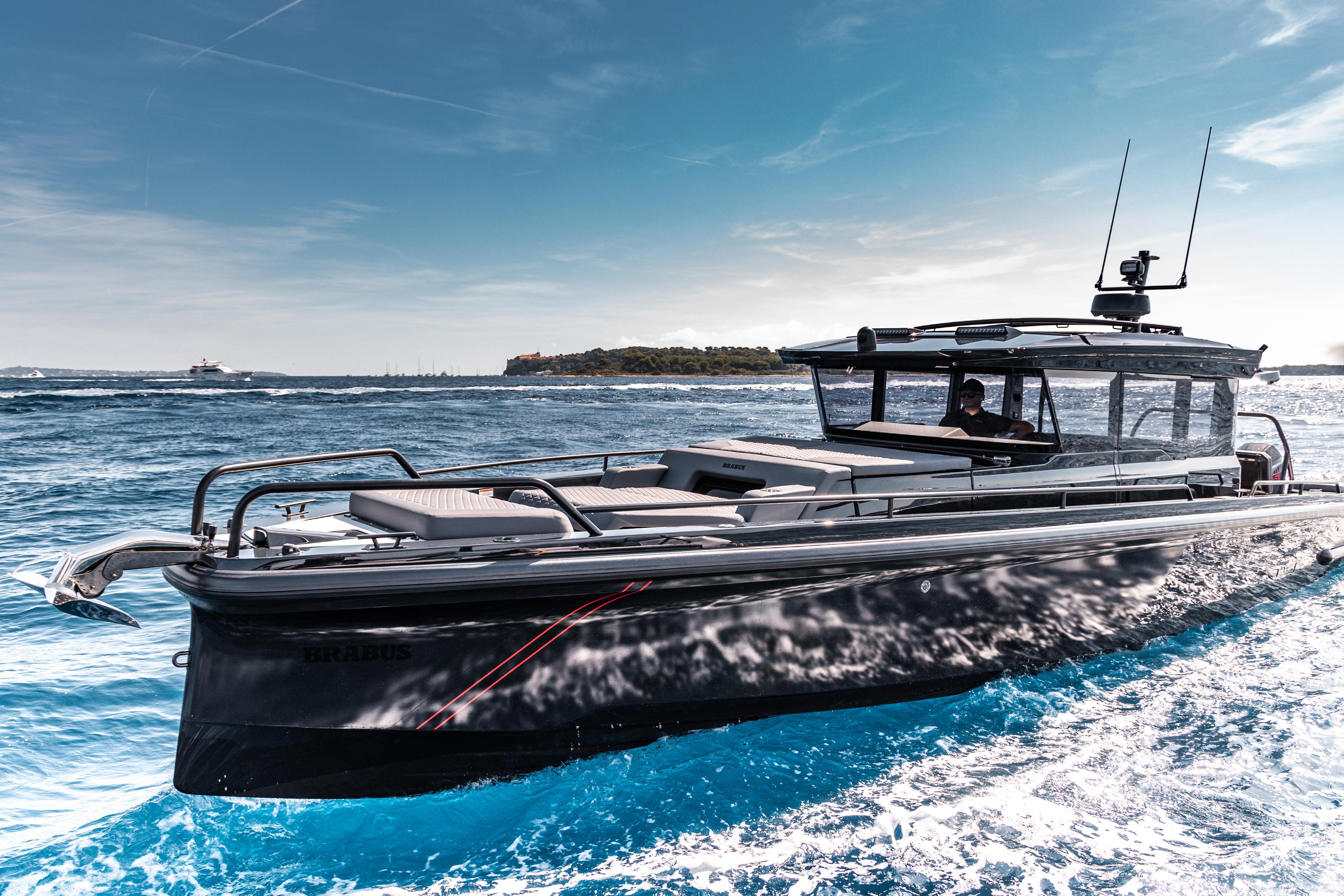 2023 Axopar Brabus Shadow 900 XC Cross Cabin
