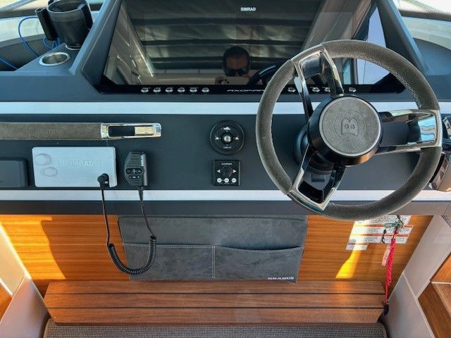 2023 Axopar 28 Cabin - 17