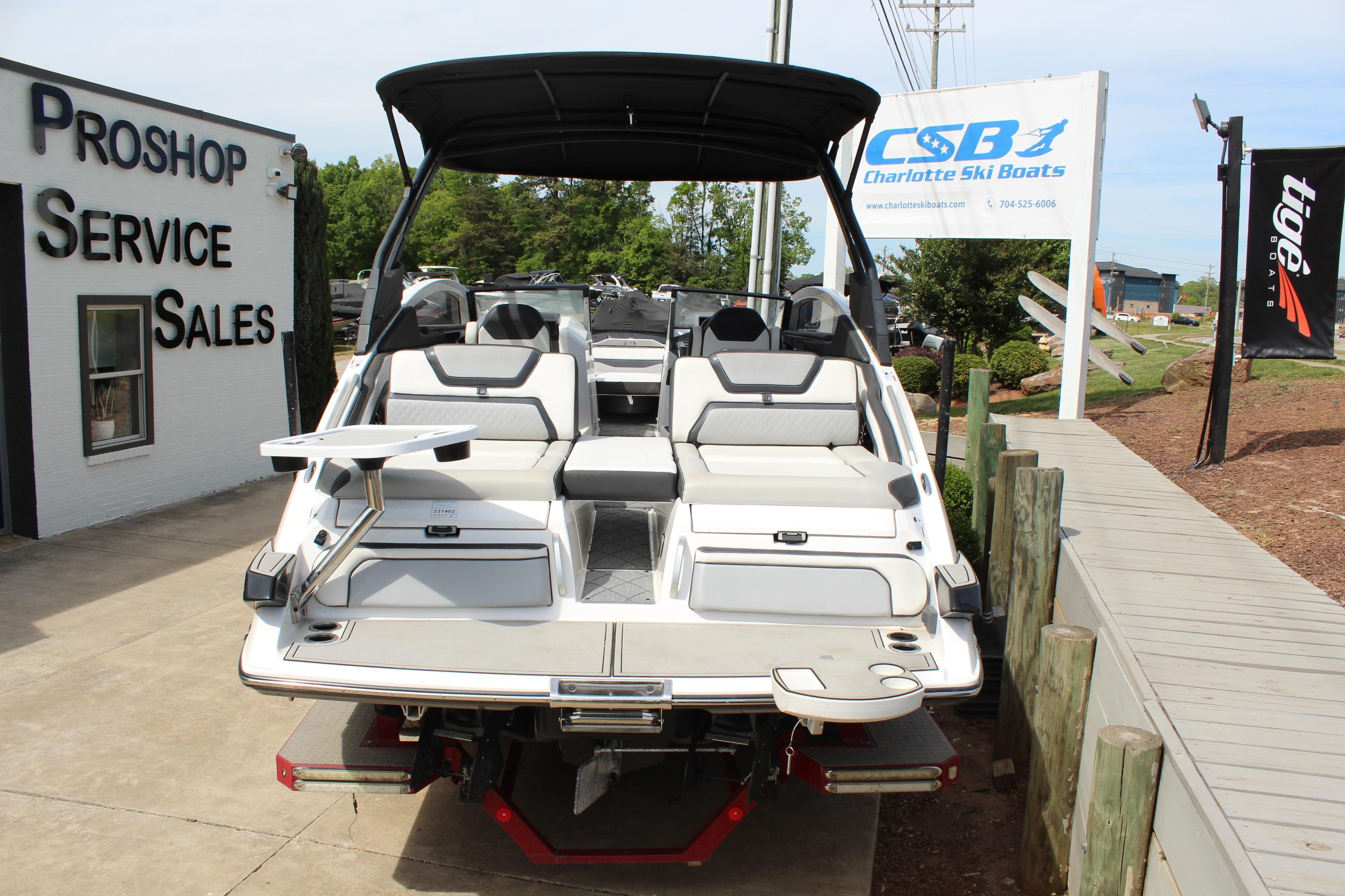 2020 Yamaha Boats 275SE displayed at Charlotte Ski Boats dealership.