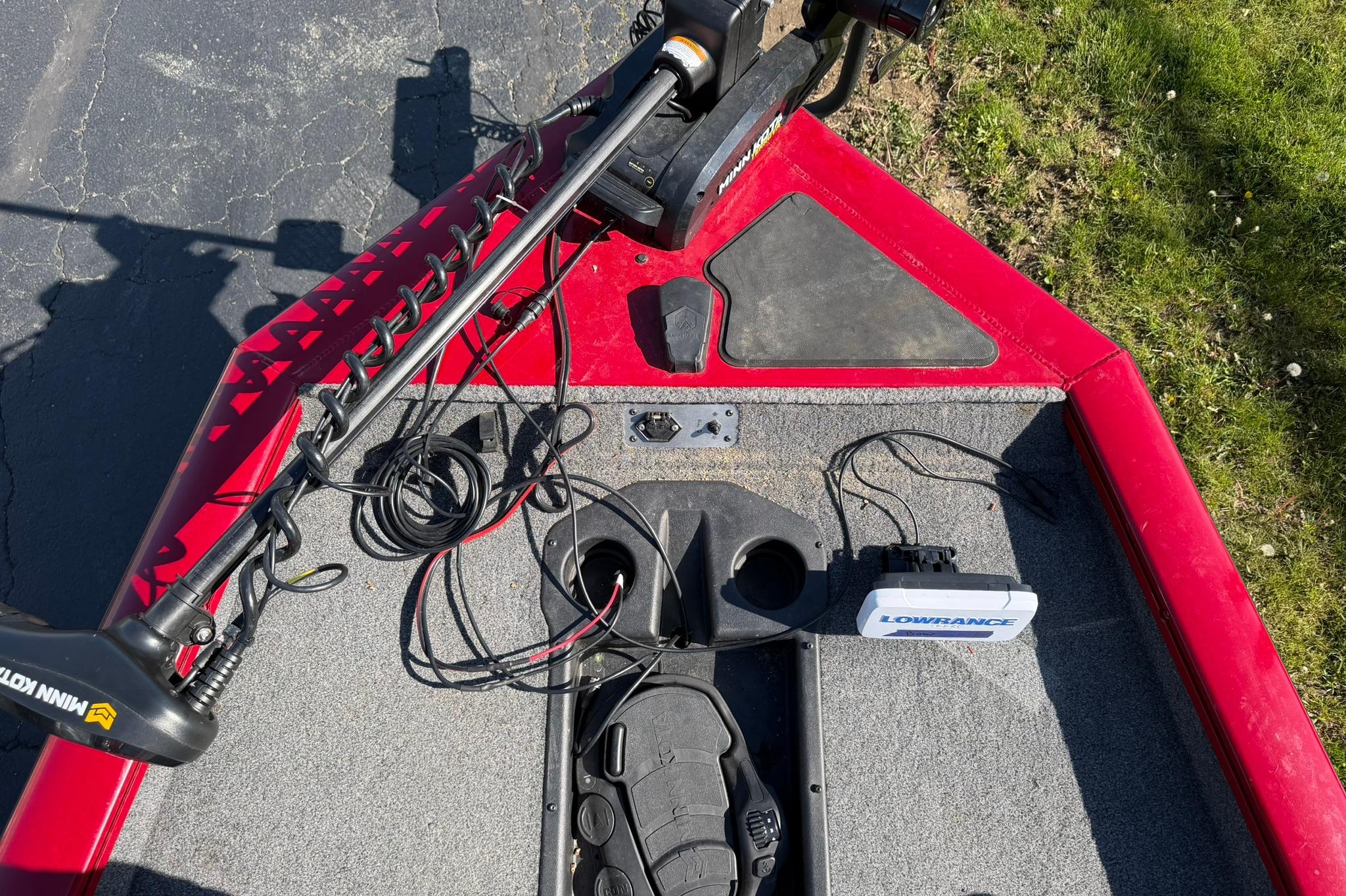 2024 Tracker Pro Team 175 TXW boat deck with Minn Kota trolling motor and Lowrance fish finder.