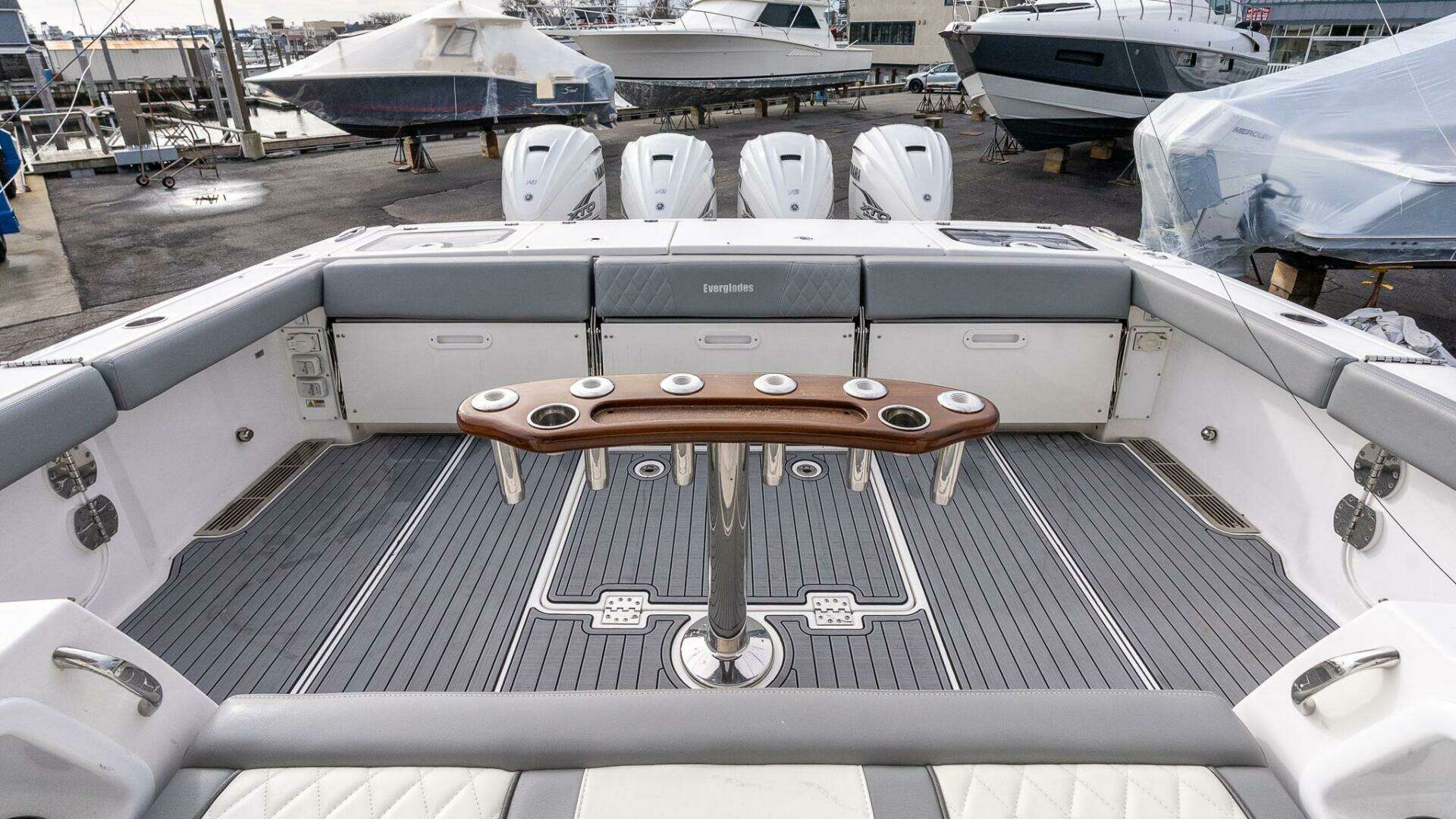2023 Everglades 455 Center Console - Image 9