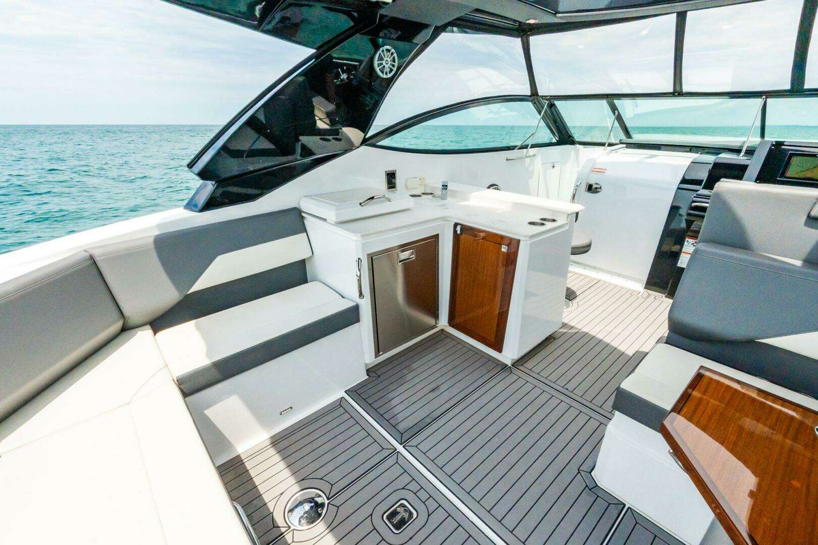 2021 Cruisers Yachts — - Image 31