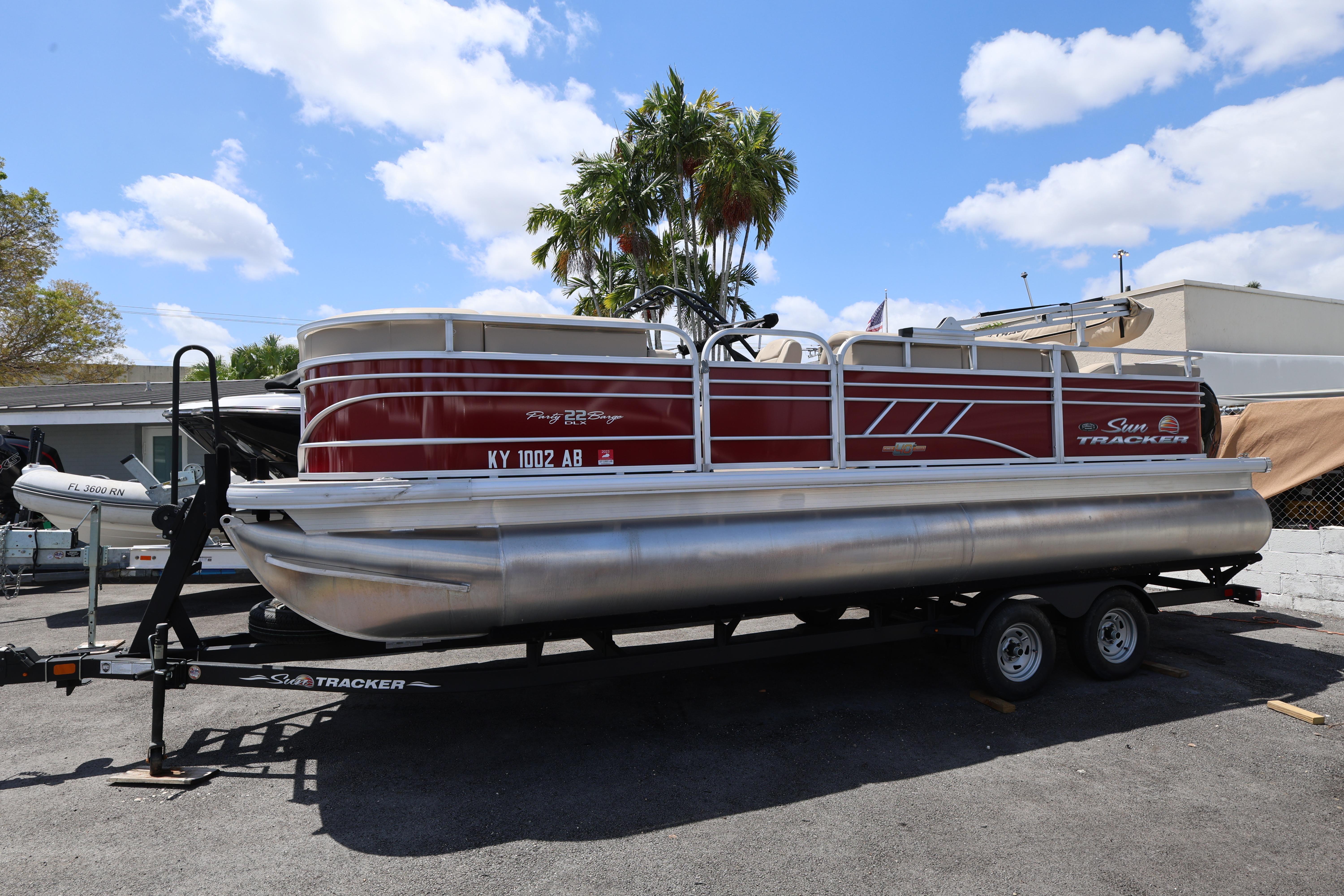 2023 Sun Tracker Party Barge 22 XP3