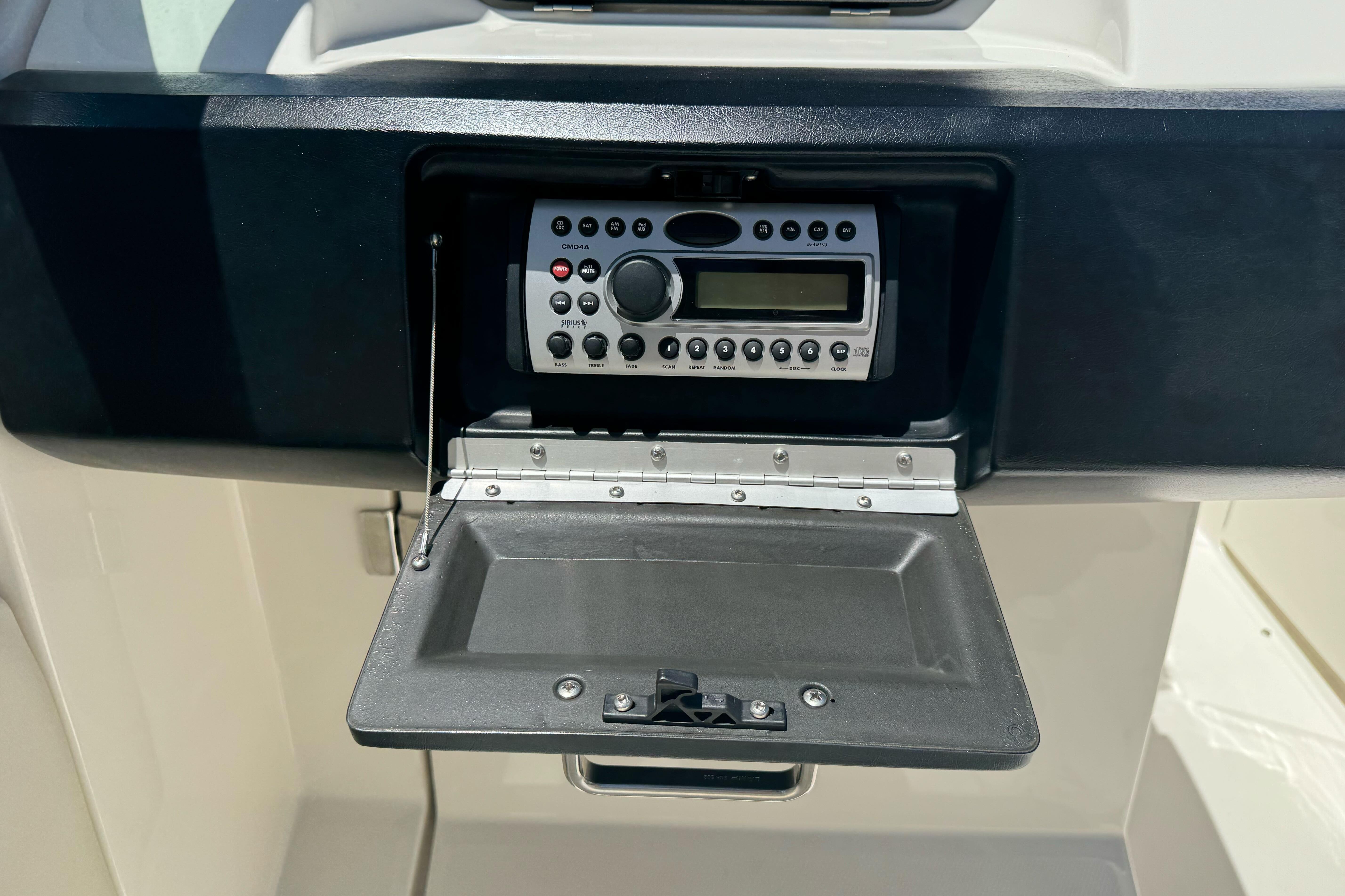 2007 Sea Ray SLX 250 boat stereo system with open compartment.