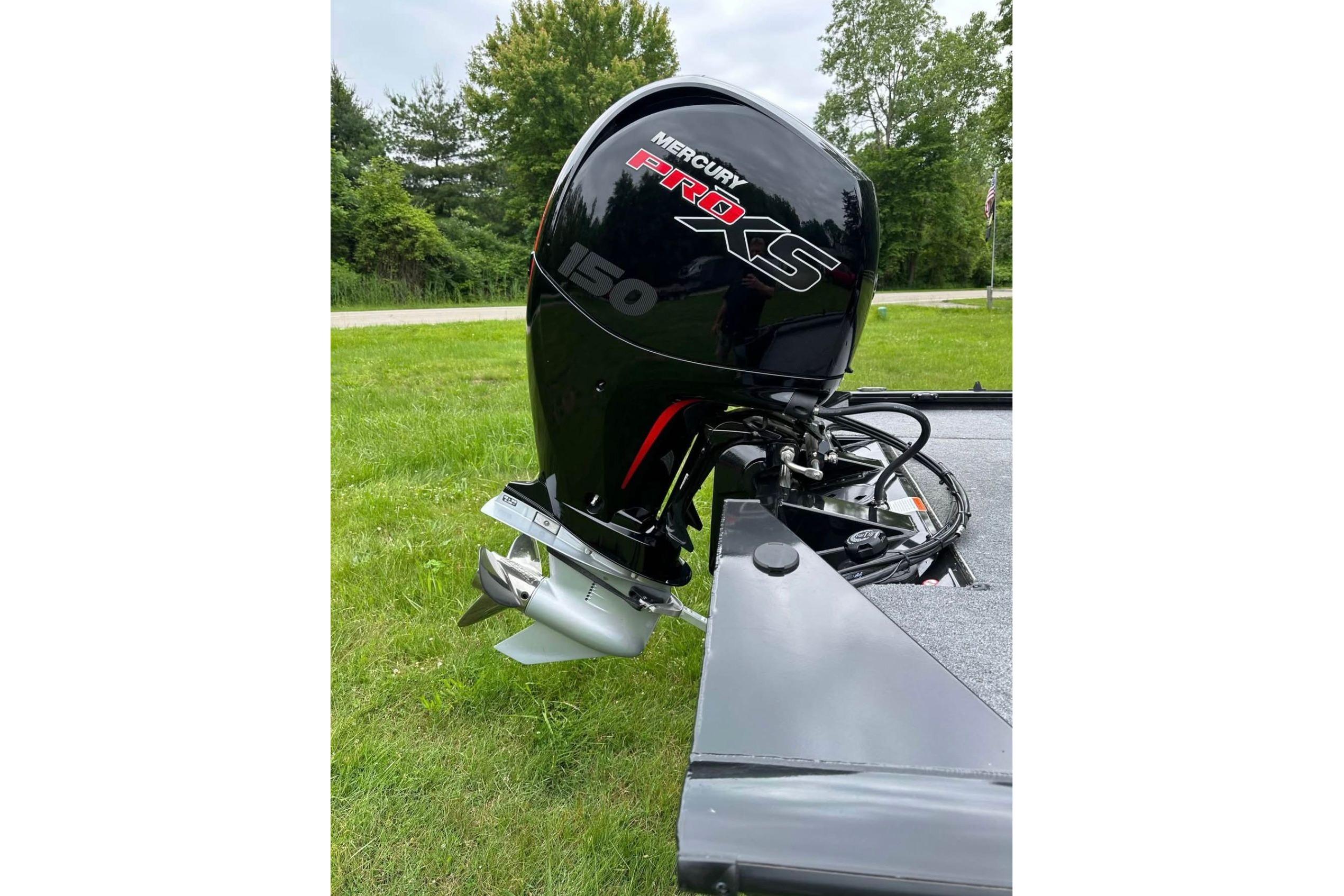 Bass Tracker 195TXW 2022 boat with Mercury Pro XS 150 outboard motor.