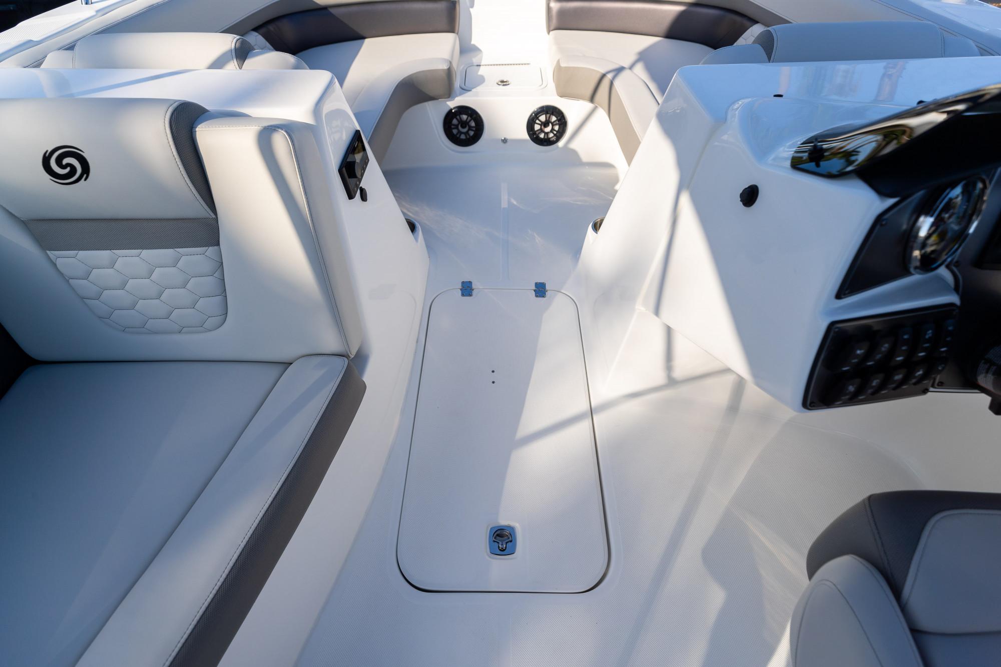 2024 Hurricane SunDeck Sport 192 RL OB - 21