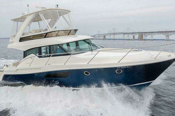 2021 Tiara Yachts 4400 Flybridge
