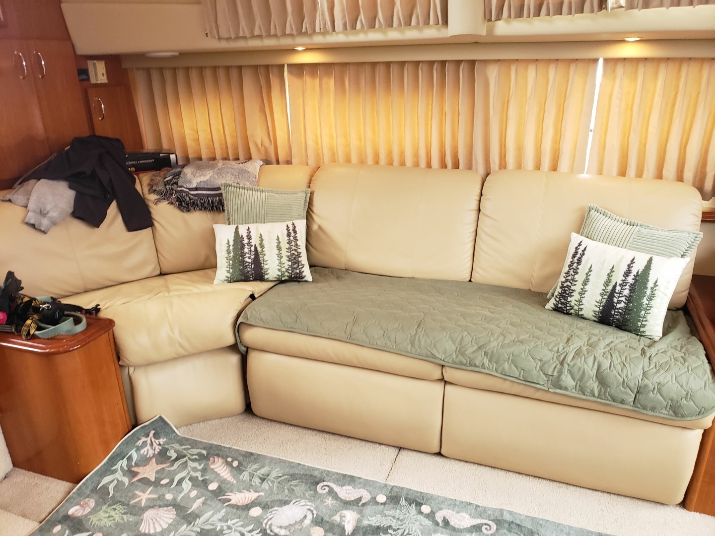 2005 Carver 444 Motor Yacht - Image 7