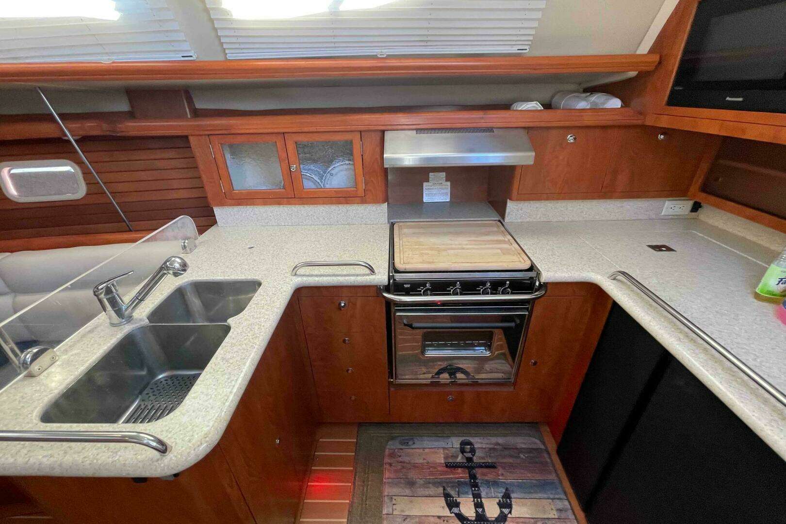 2010 Hunter 45 Center Cockpit - Image 8