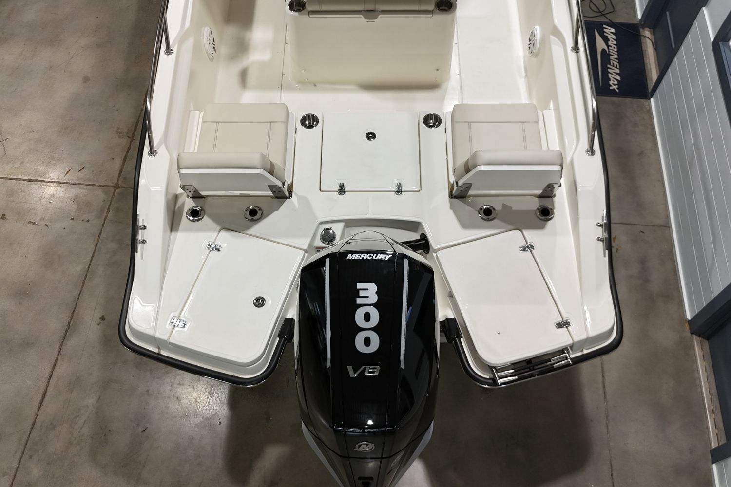 2026 Boston Whaler 250 Dauntless - 8