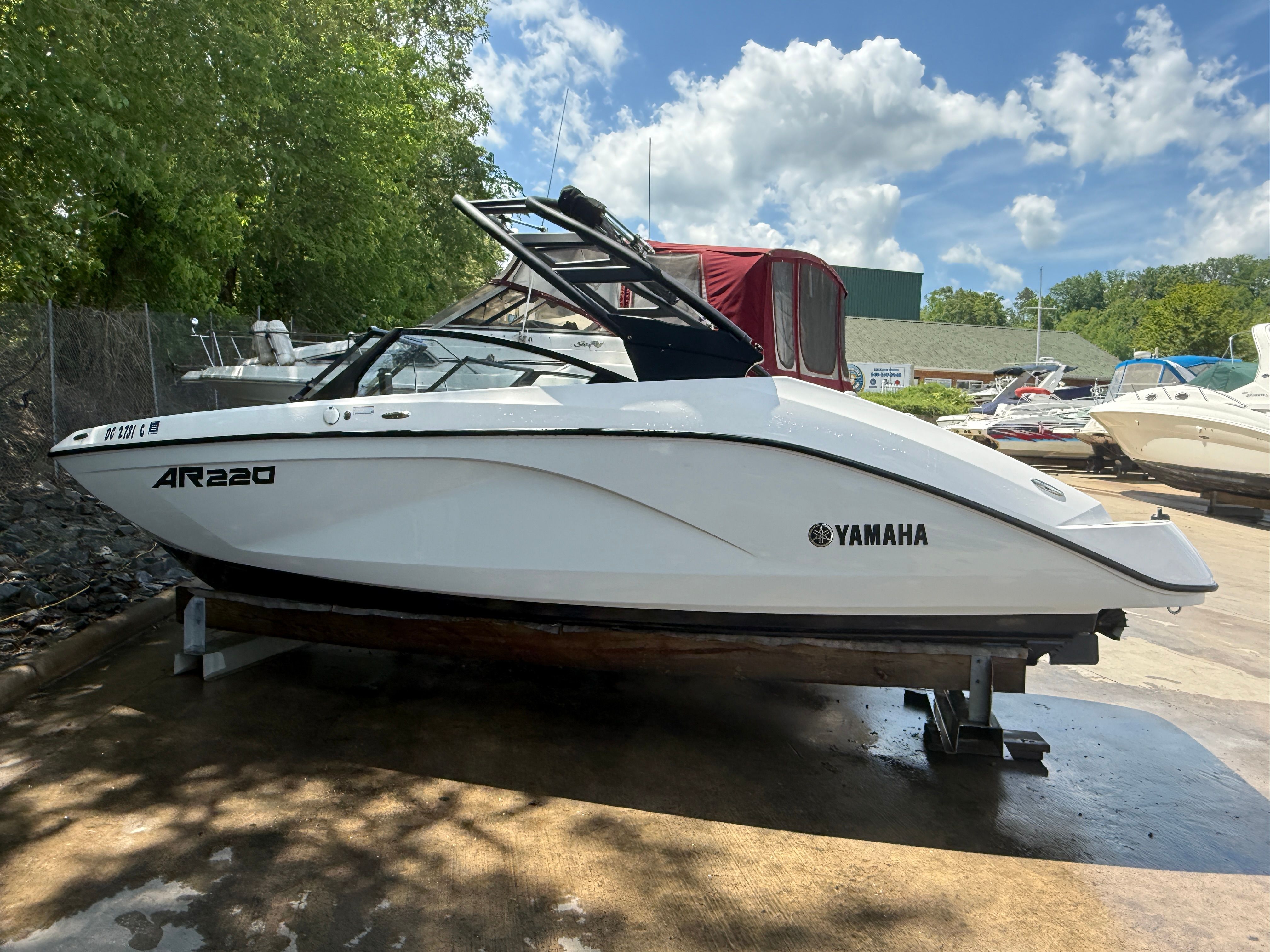 2023 Yamaha Boats AR220