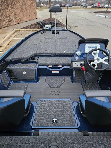 2025 Nitro Z21 XL boat interior with modern dashboard and seating.