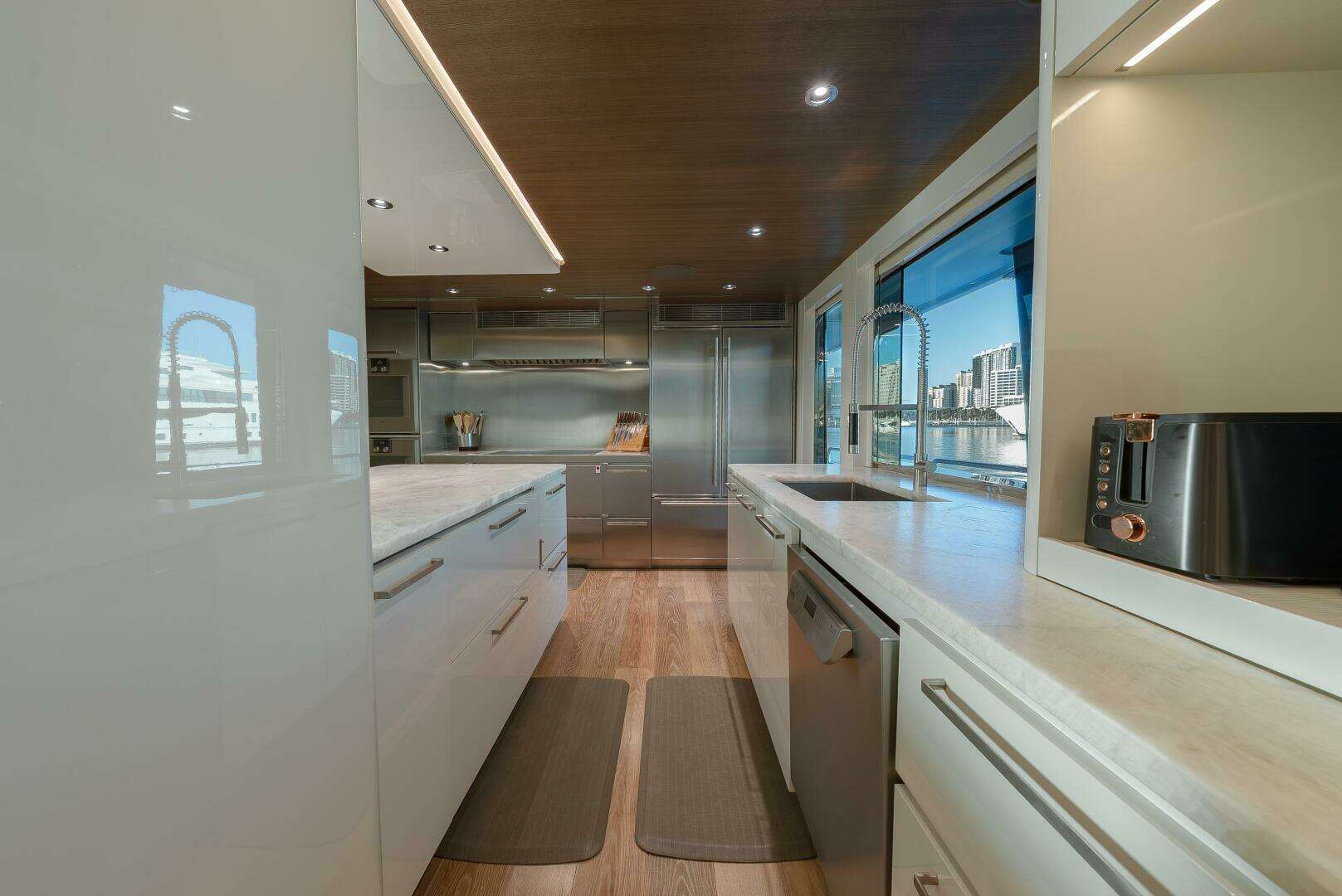 2018 Westport Raised Pilothouse - Image 10