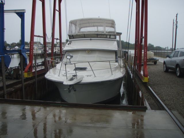 1990 Carver 3608 Aft Cabin Motor Yacht