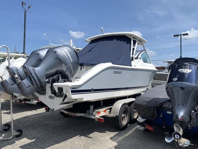 2022 Pursuit DC 266 Dual Console - 10