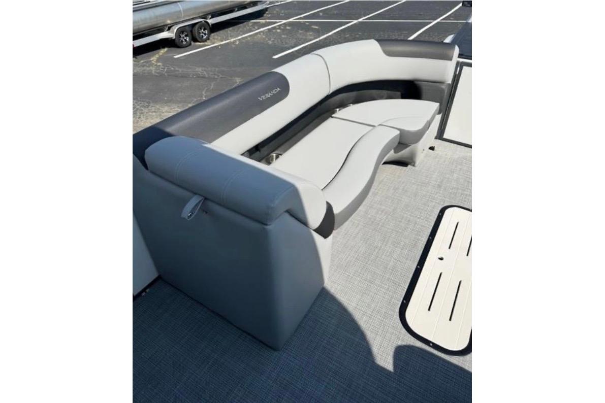 2025 Veranda Relax VR25VLC boat interior with sleek gray seating and modern design.