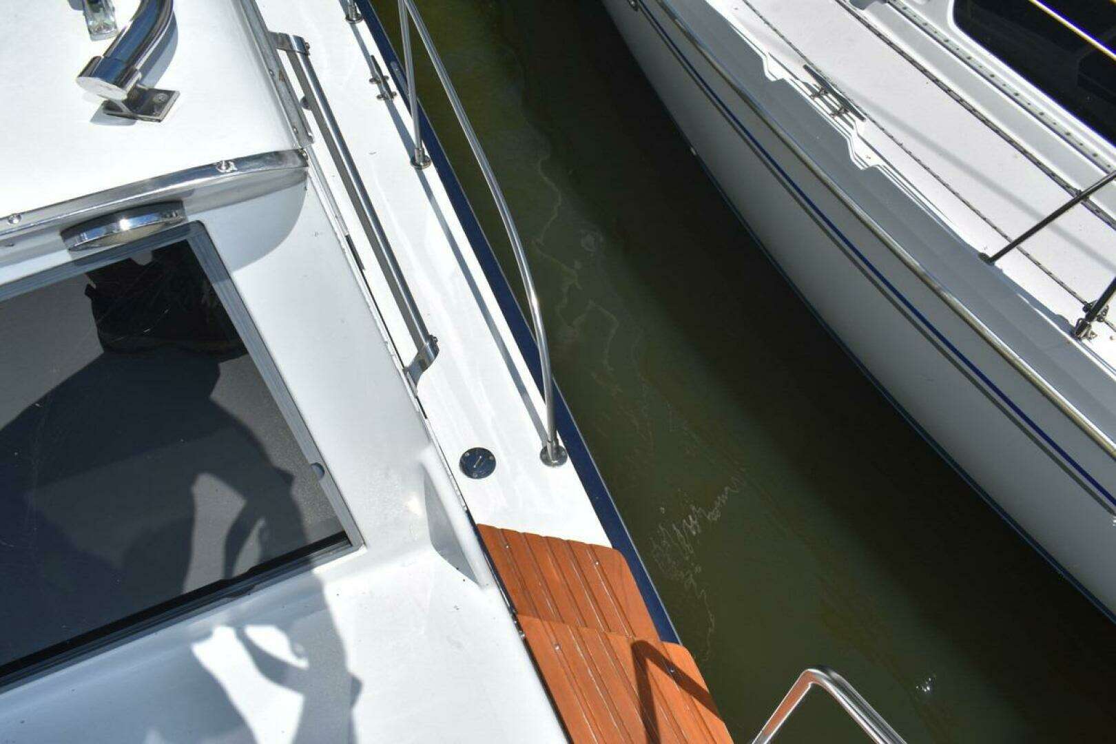 1985 Marinette 39 Double Cabin - Image 22