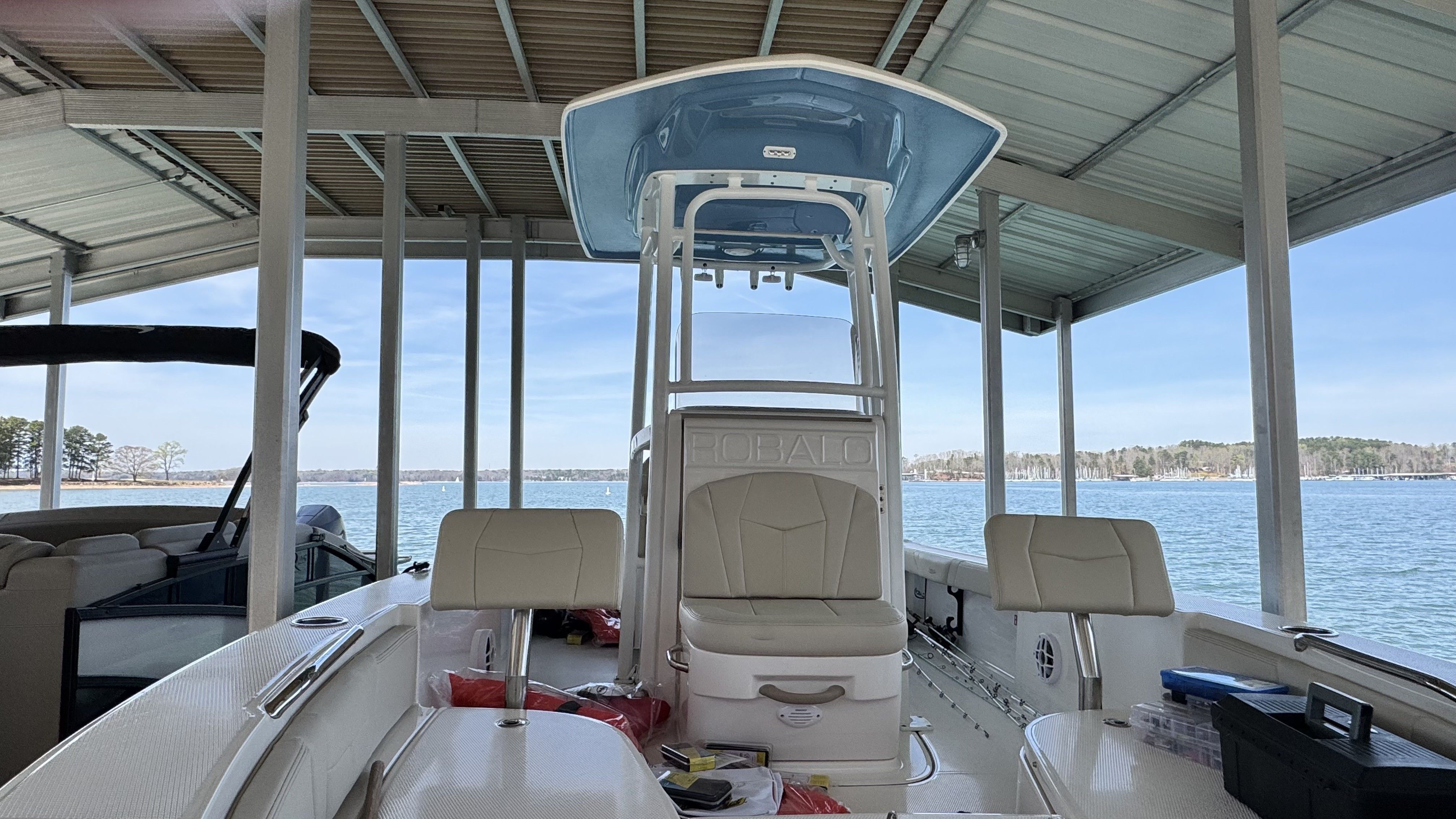 2026 Robalo 226 - 11