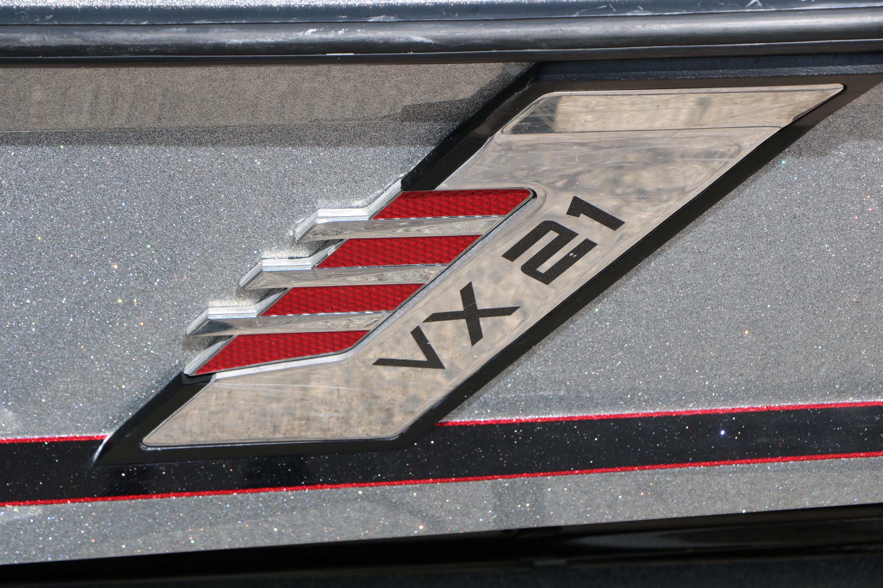 2022 Vexus VX21 logo on metallic surface with red accents.