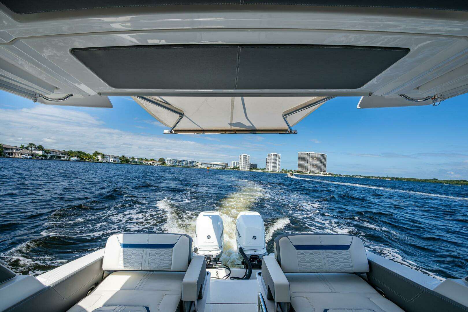 2021 Tiara Yachts 34 LX - Image 16