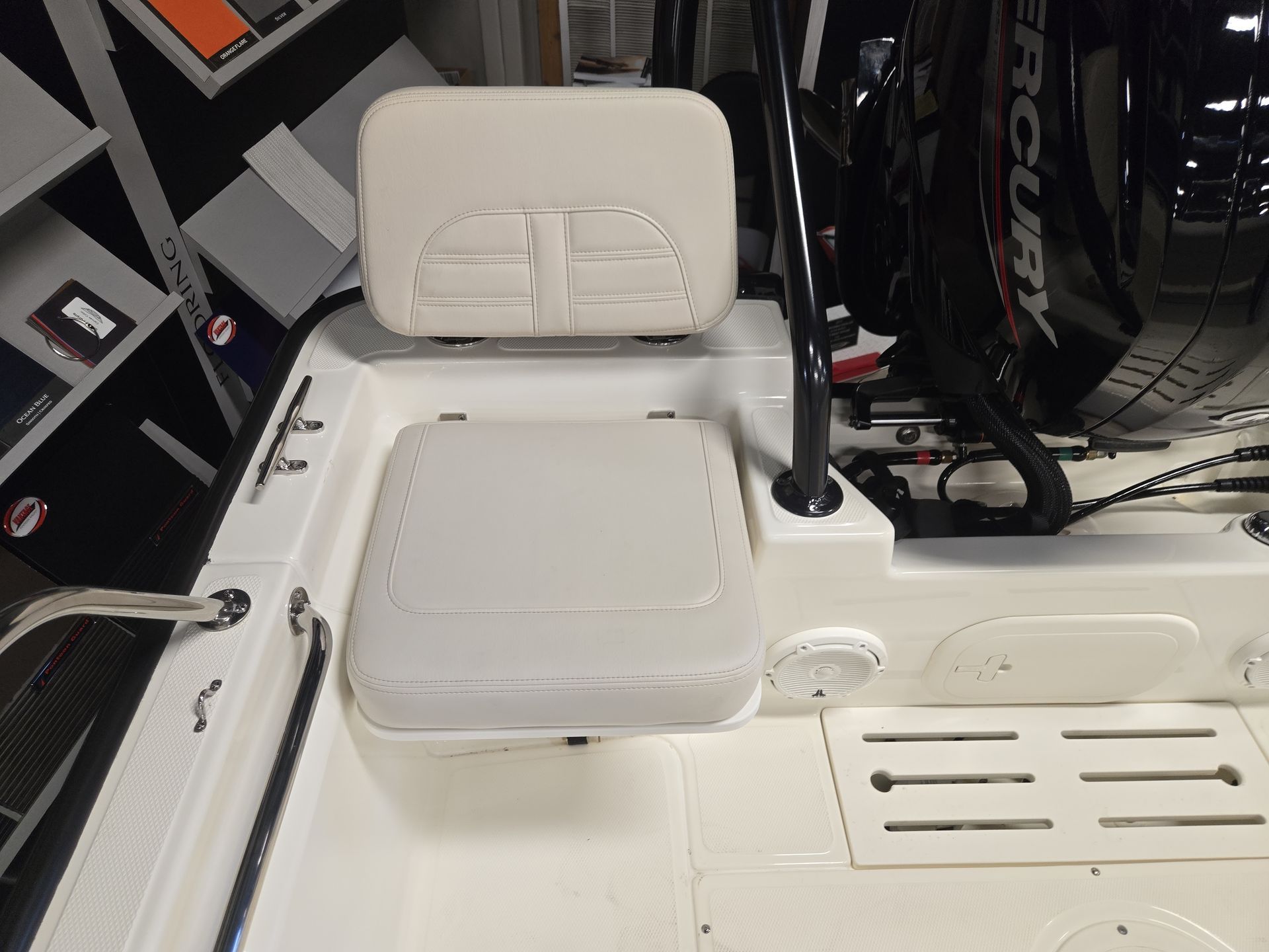 2026 Boston Whaler 170 Montauk - 6