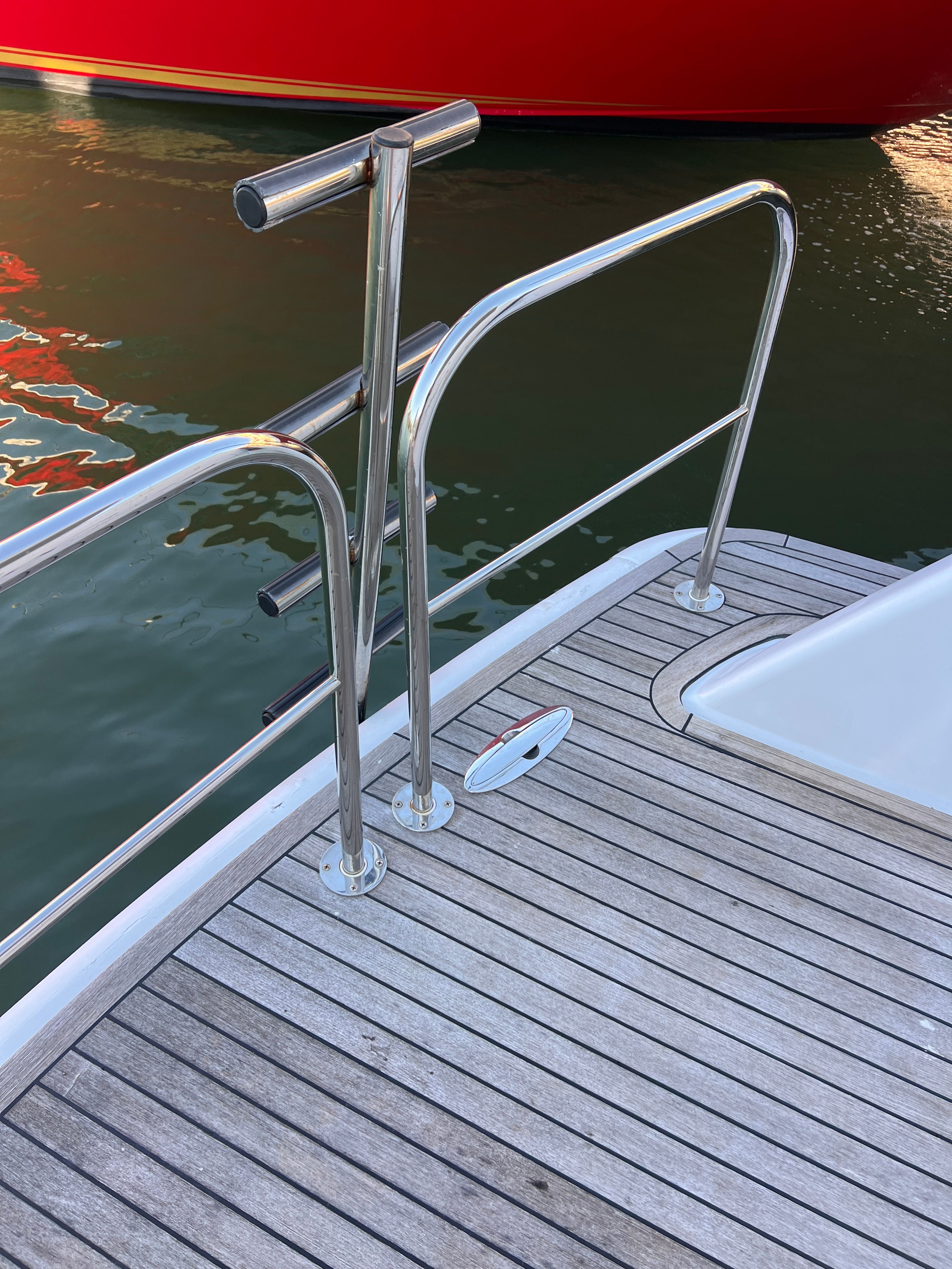 2006 Hatteras 64 Motor Yacht - 26
