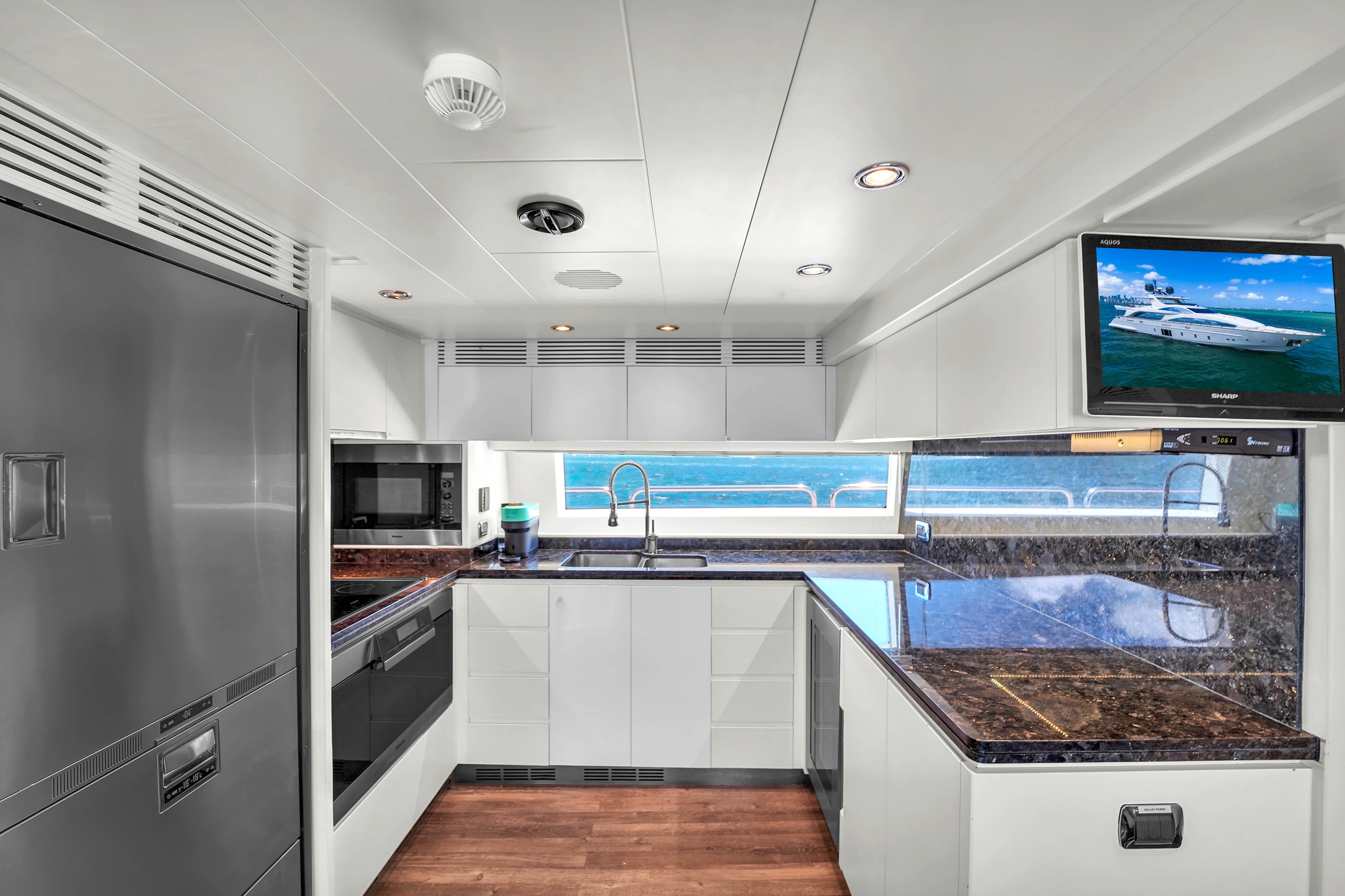 2012 Azimut Grande 105 - 70