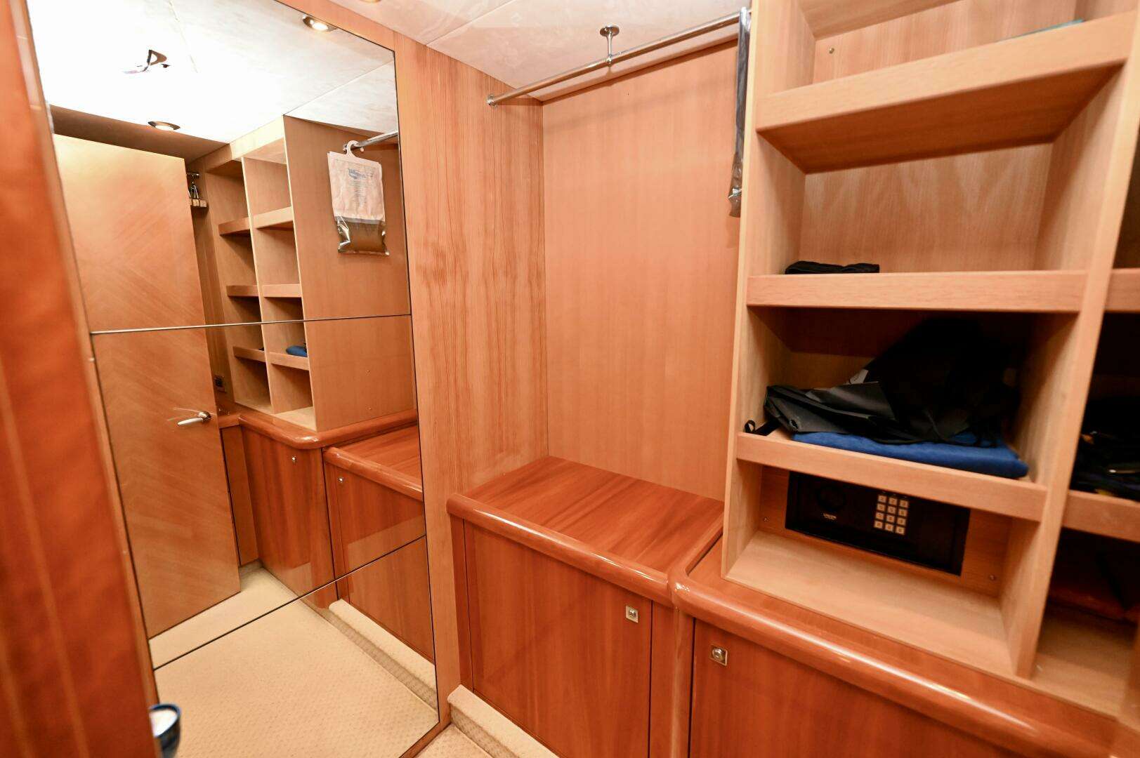 2005 Sunseeker Yacht - Image 47