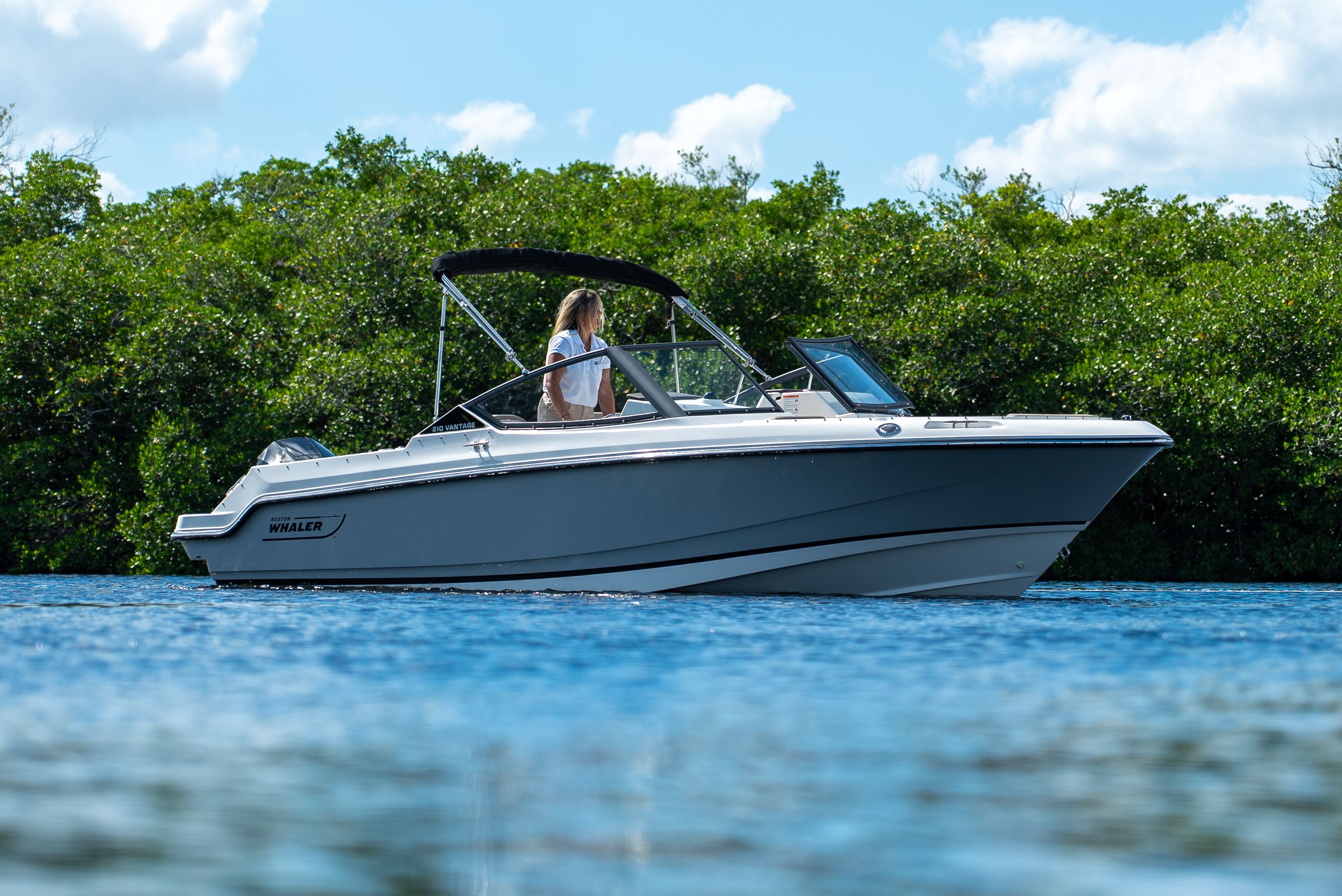 2026 Boston Whaler 210 Vantage
