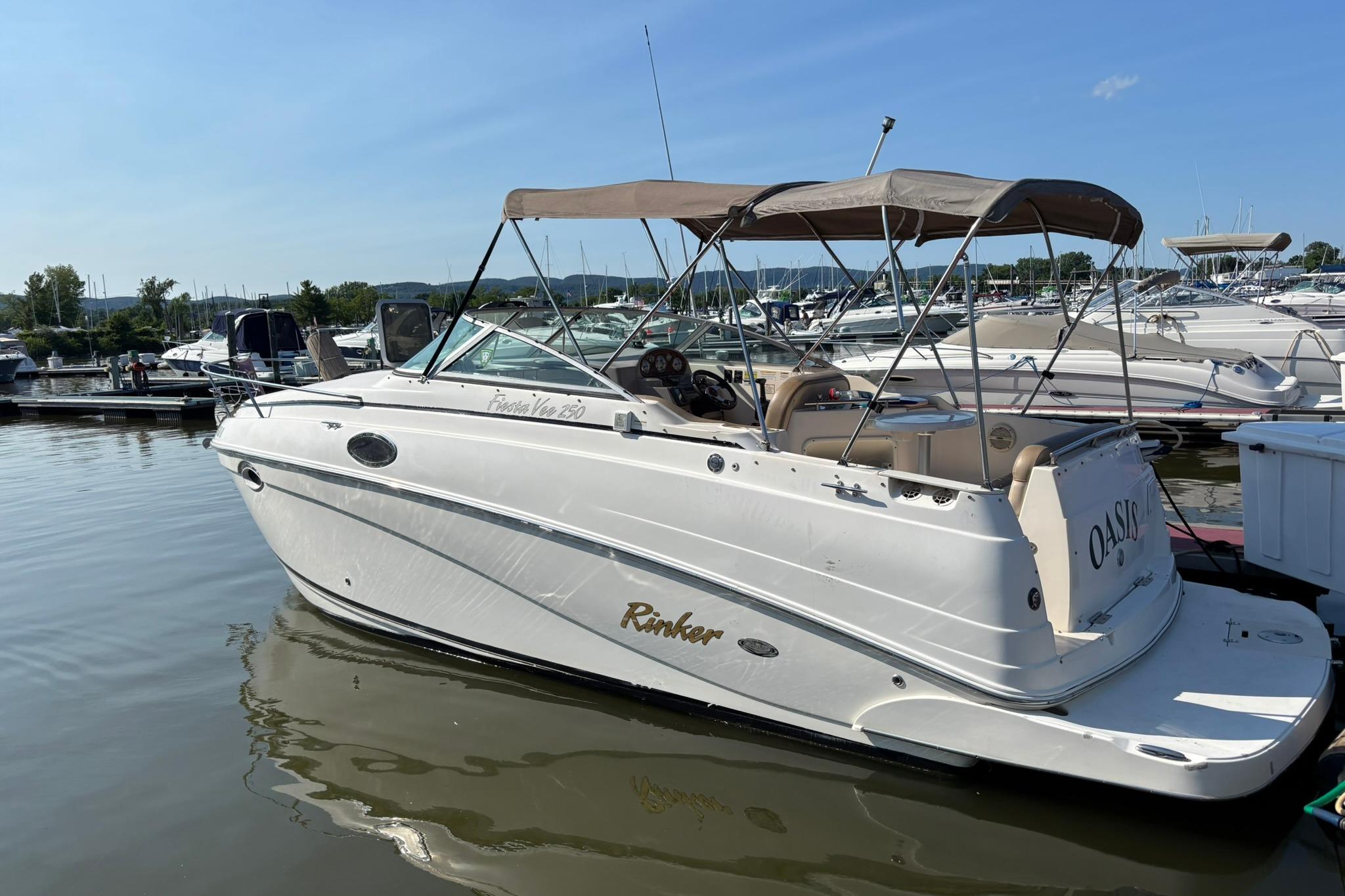 2005 Rinker Fiesta Vee 250
