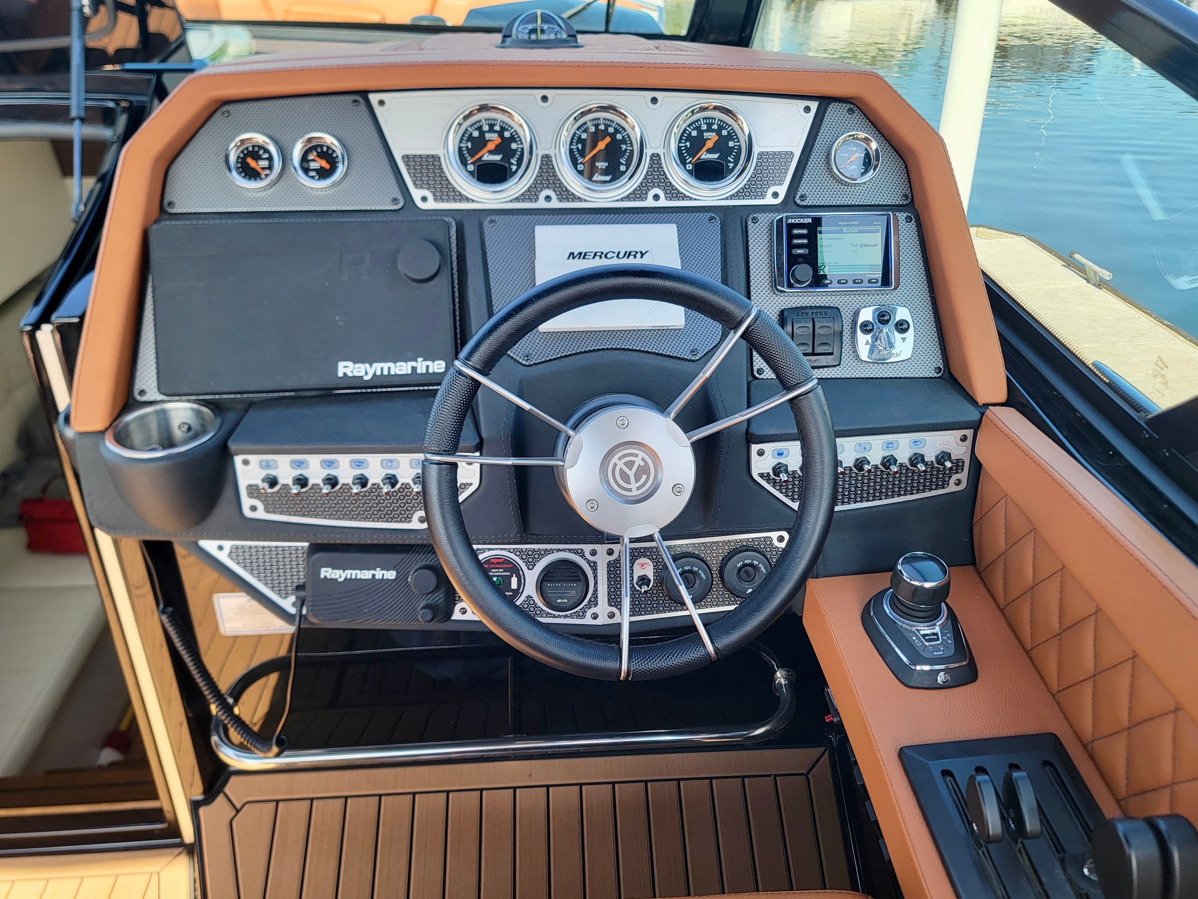 2020 Cruisers Yachts 338 CX South Beach Bow Rider - 9