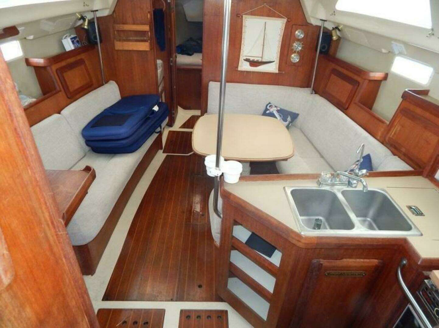 1992 Hunter 33.5 - Image 21