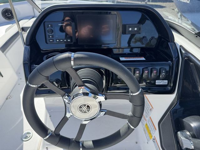 2026 Yamaha Boats 195S - 13