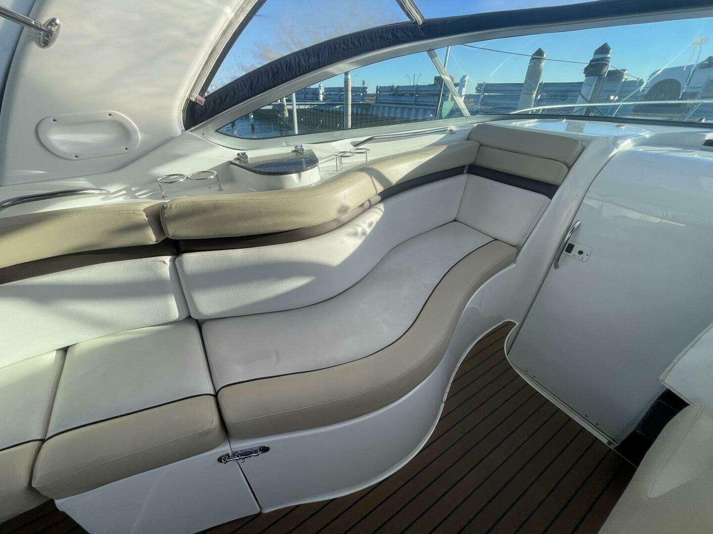 2016 Rinker 310 Express - Image 17
